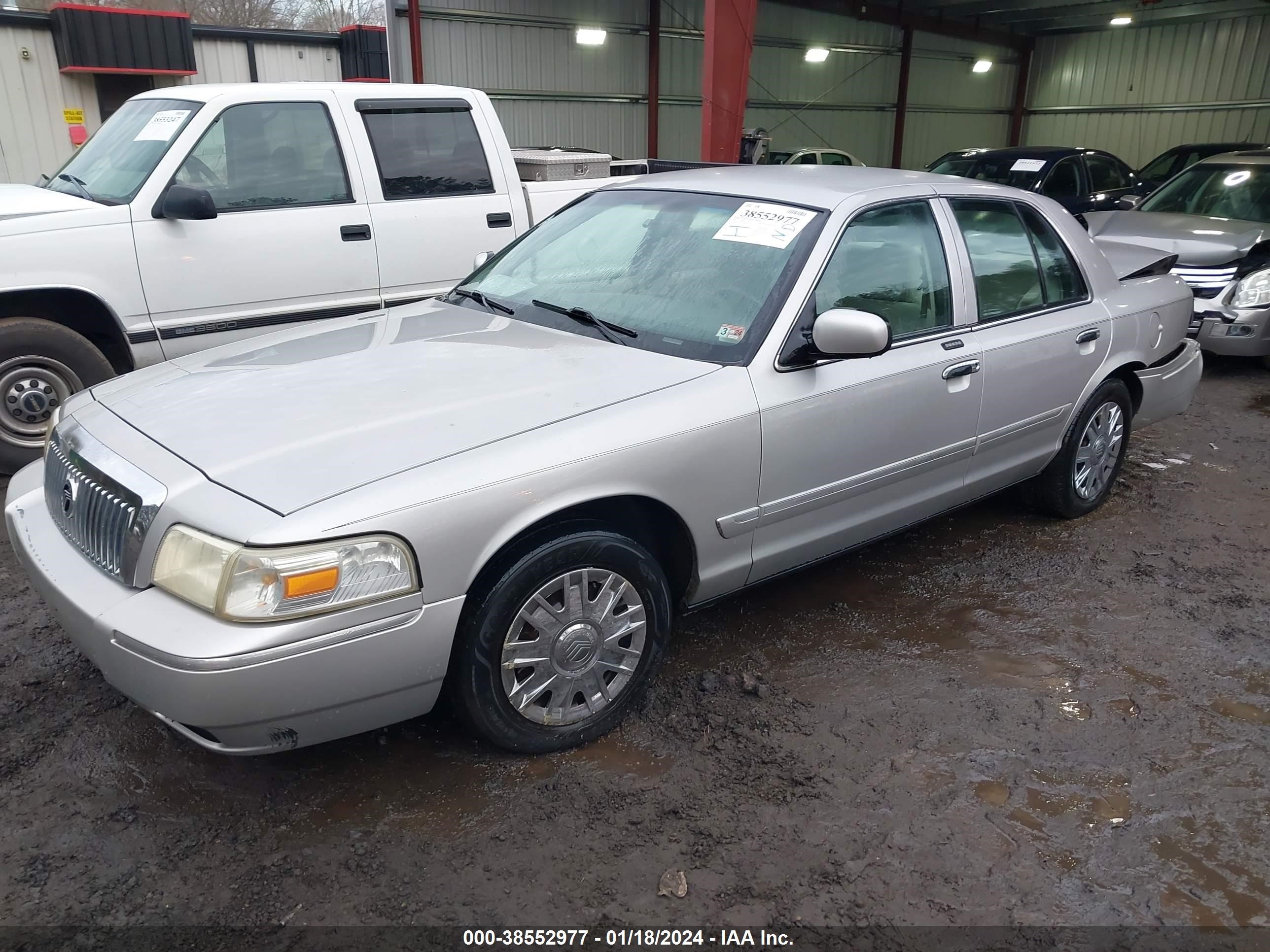 Photo 1 VIN: 2MEFM74V67X606412 - MERCURY GRAND MARQUIS 