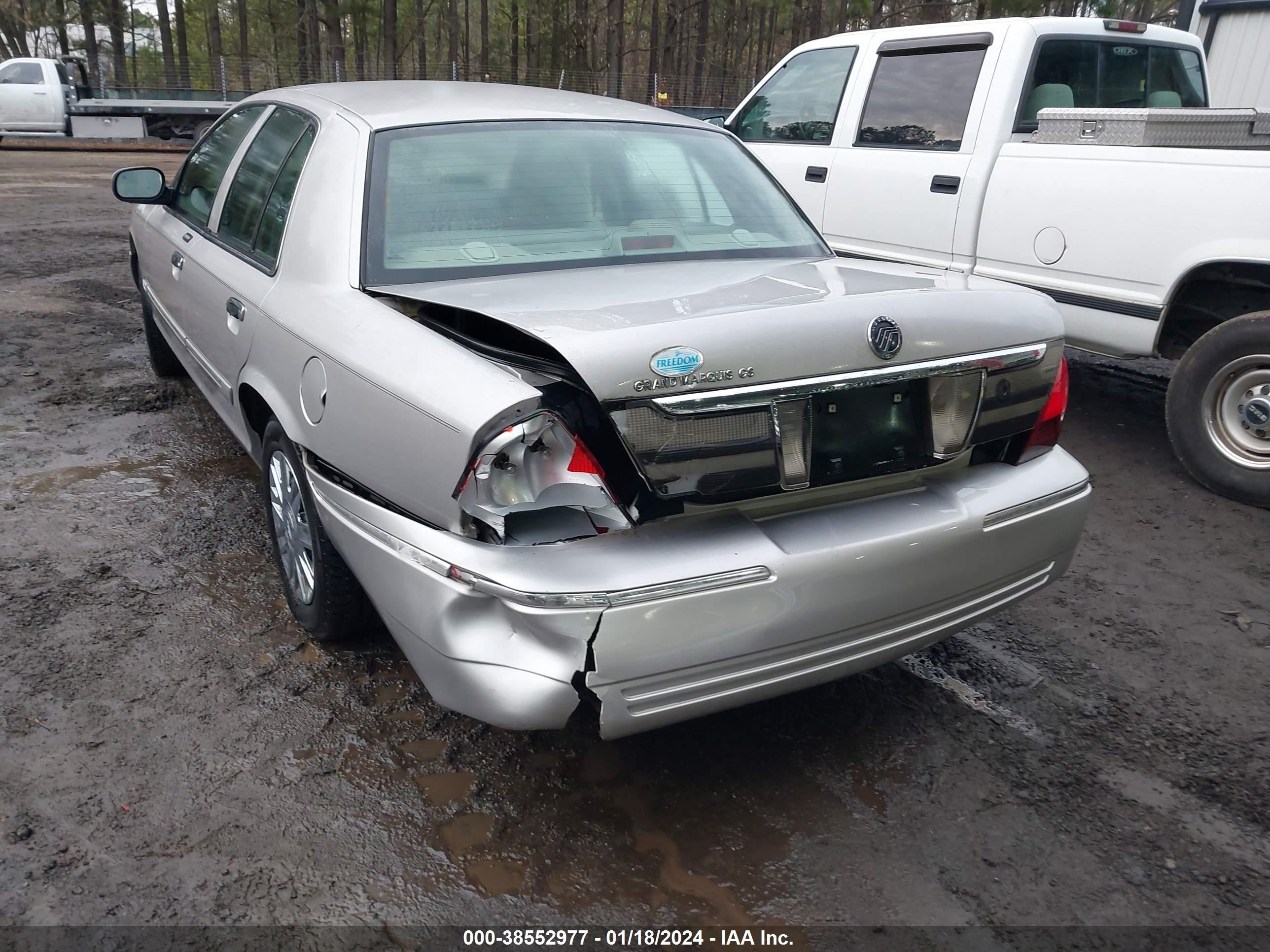 Photo 5 VIN: 2MEFM74V67X606412 - MERCURY GRAND MARQUIS 