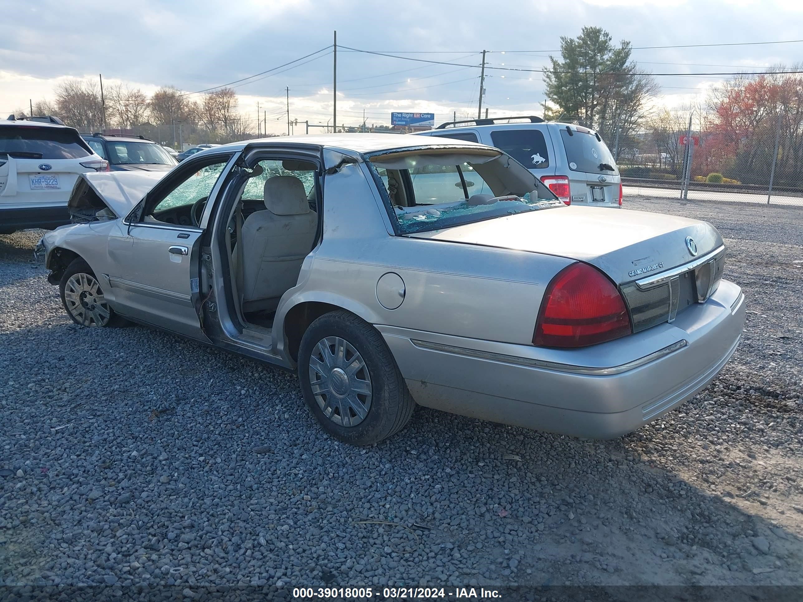 Photo 2 VIN: 2MEFM74V67X621038 - MERCURY GRAND MARQUIS 