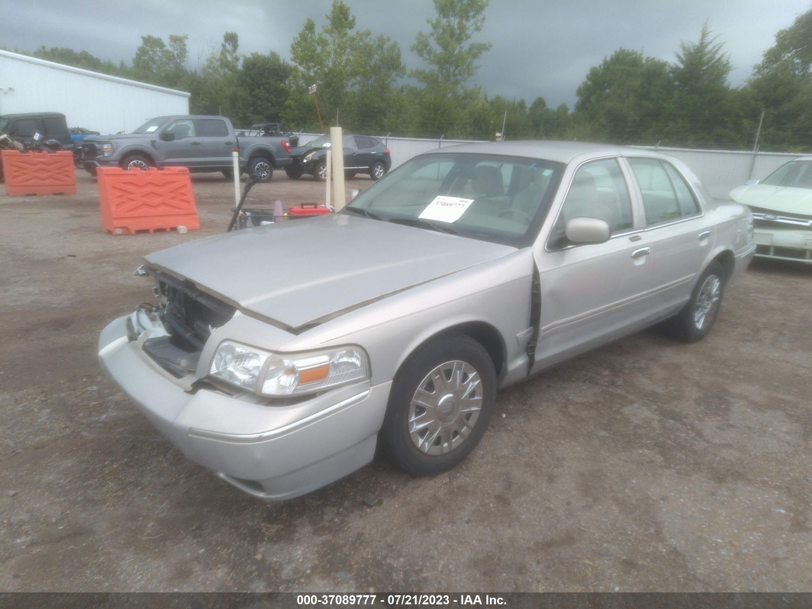 Photo 1 VIN: 2MEFM74V76X614503 - MERCURY GRAND MARQUIS 