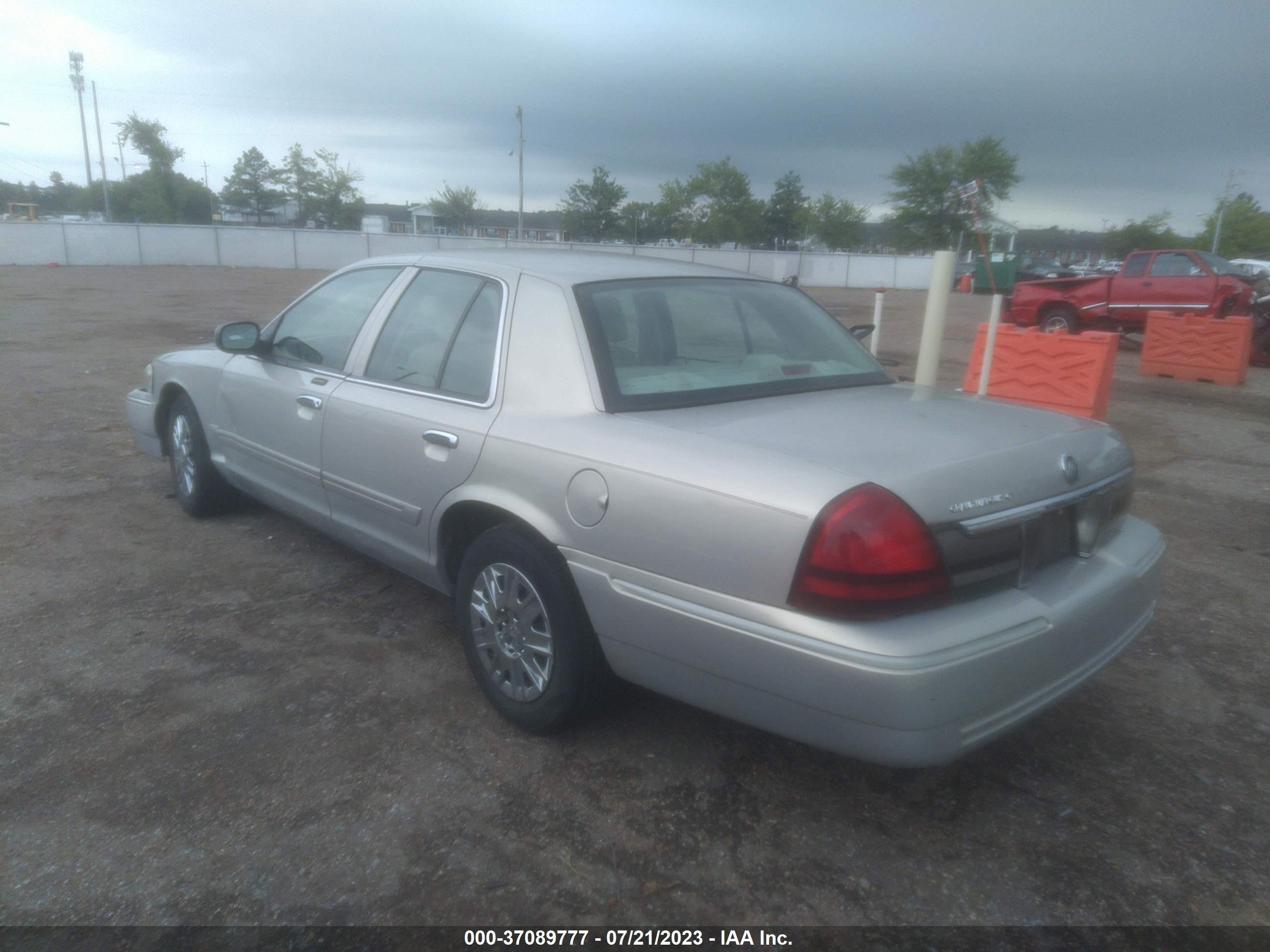 Photo 2 VIN: 2MEFM74V76X614503 - MERCURY GRAND MARQUIS 