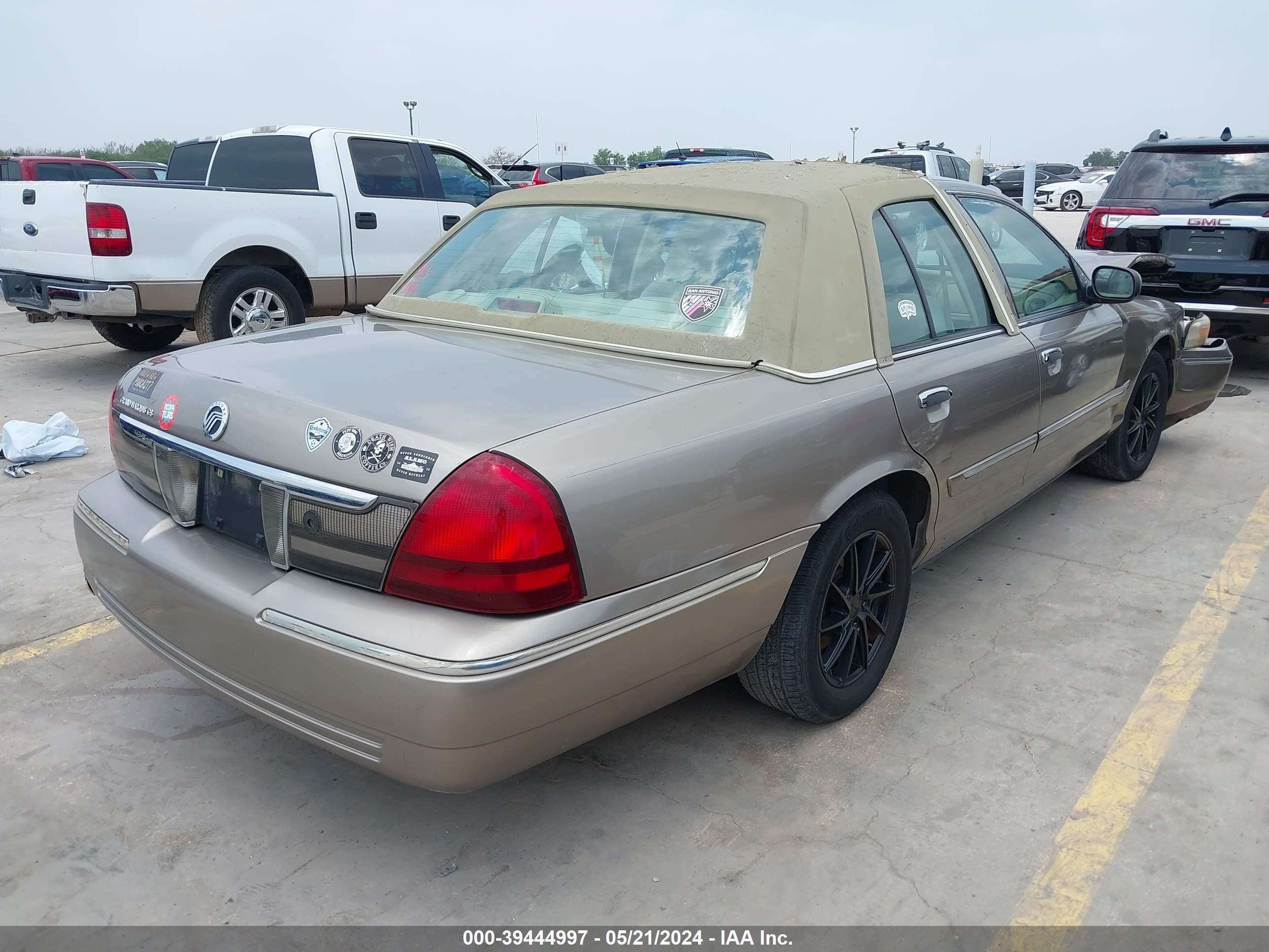 Photo 3 VIN: 2MEFM74V86X607012 - MERCURY GRAND MARQUIS 