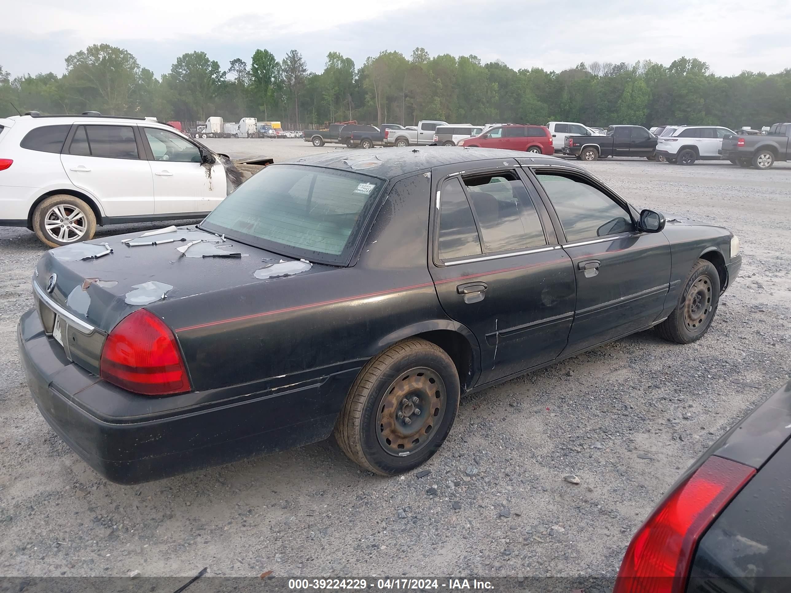 Photo 3 VIN: 2MEFM74V87X632798 - MERCURY GRAND MARQUIS 