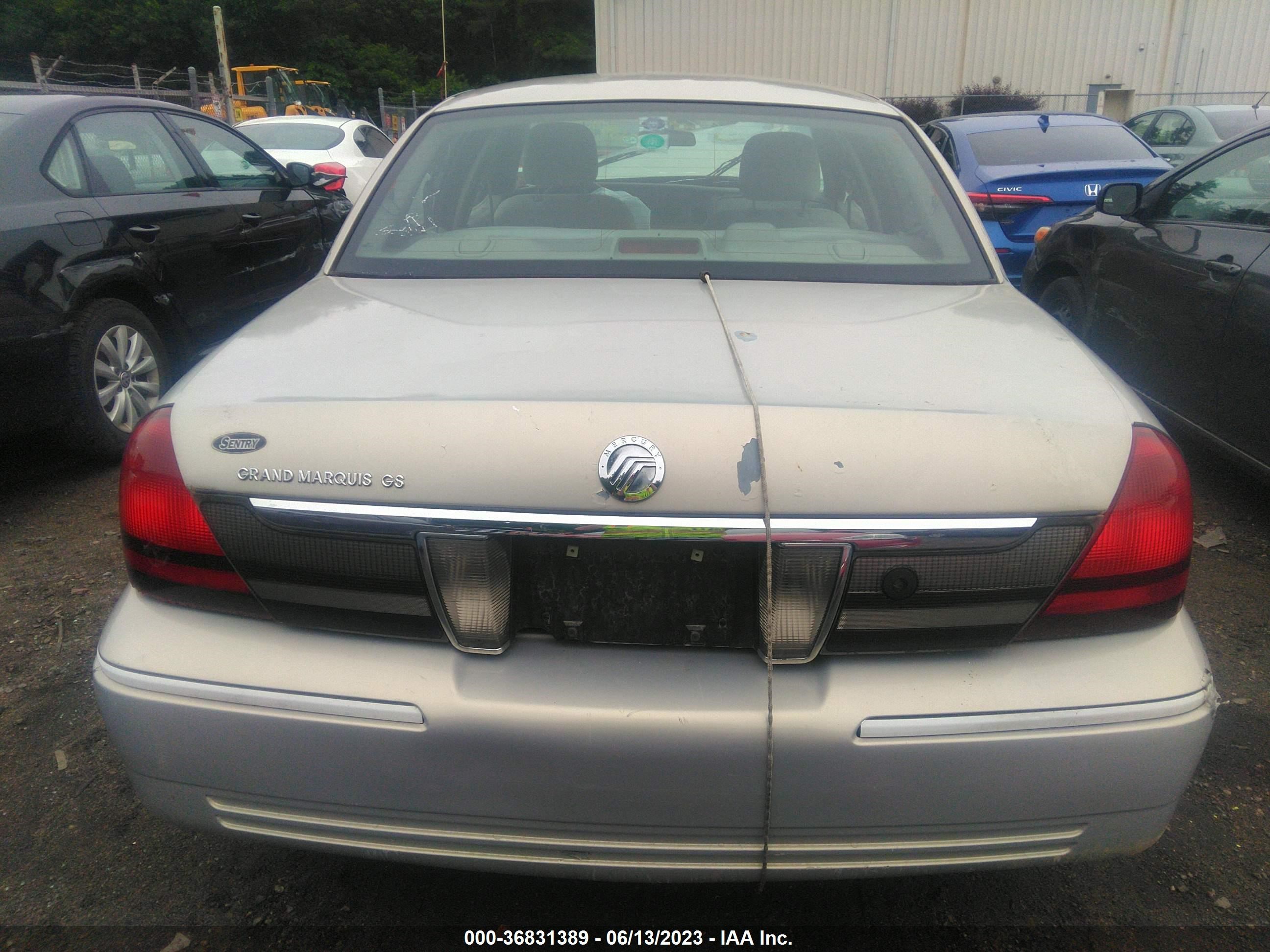 Photo 15 VIN: 2MEFM74V88X614755 - MERCURY GRAND MARQUIS 