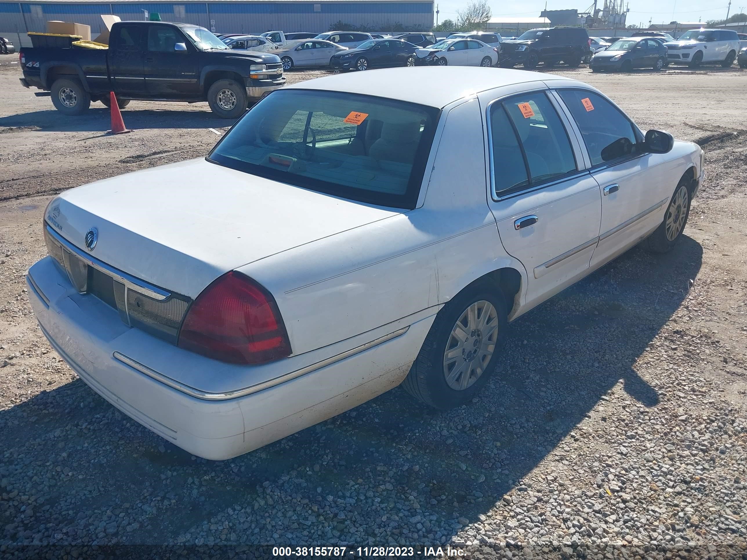 Photo 3 VIN: 2MEFM74V96X606564 - MERCURY GRAND MARQUIS 