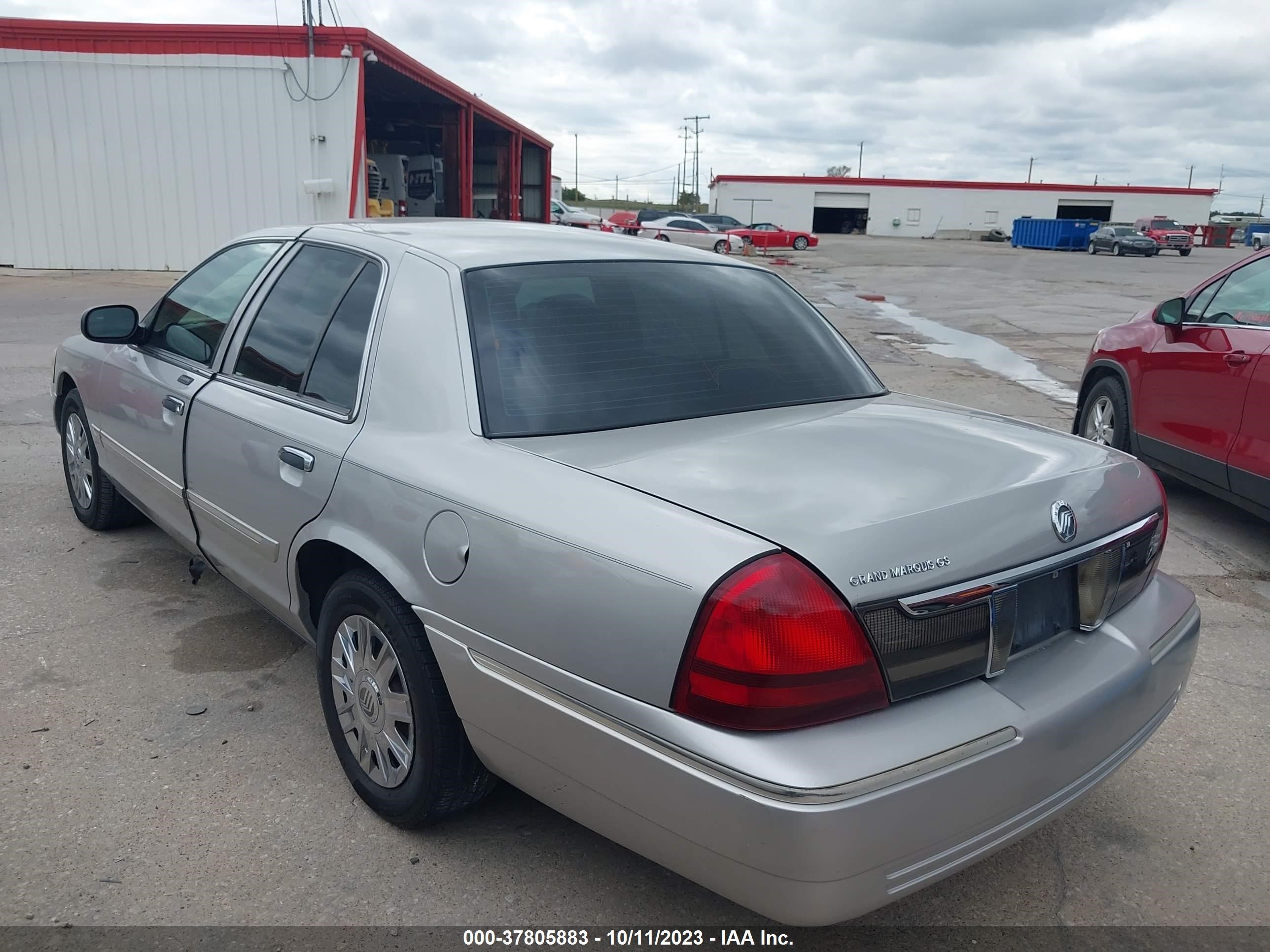 Photo 2 VIN: 2MEFM74V97X614617 - MERCURY GRAND MARQUIS 