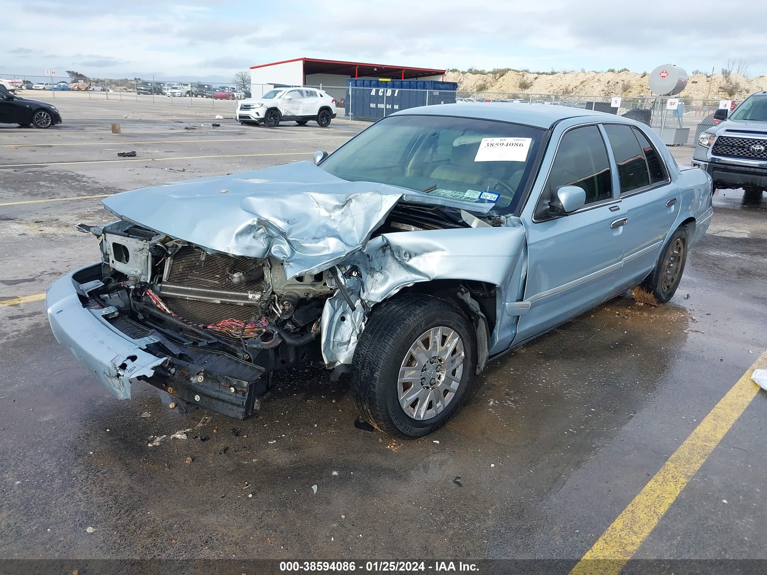 Photo 1 VIN: 2MEFM74VX8X604762 - MERCURY GRAND MARQUIS 