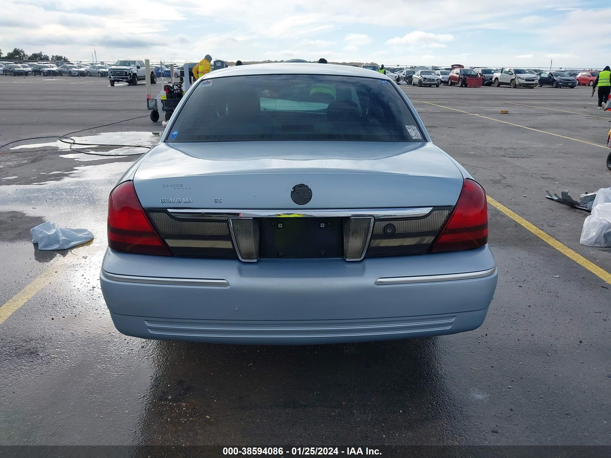 Photo 16 VIN: 2MEFM74VX8X604762 - MERCURY GRAND MARQUIS 