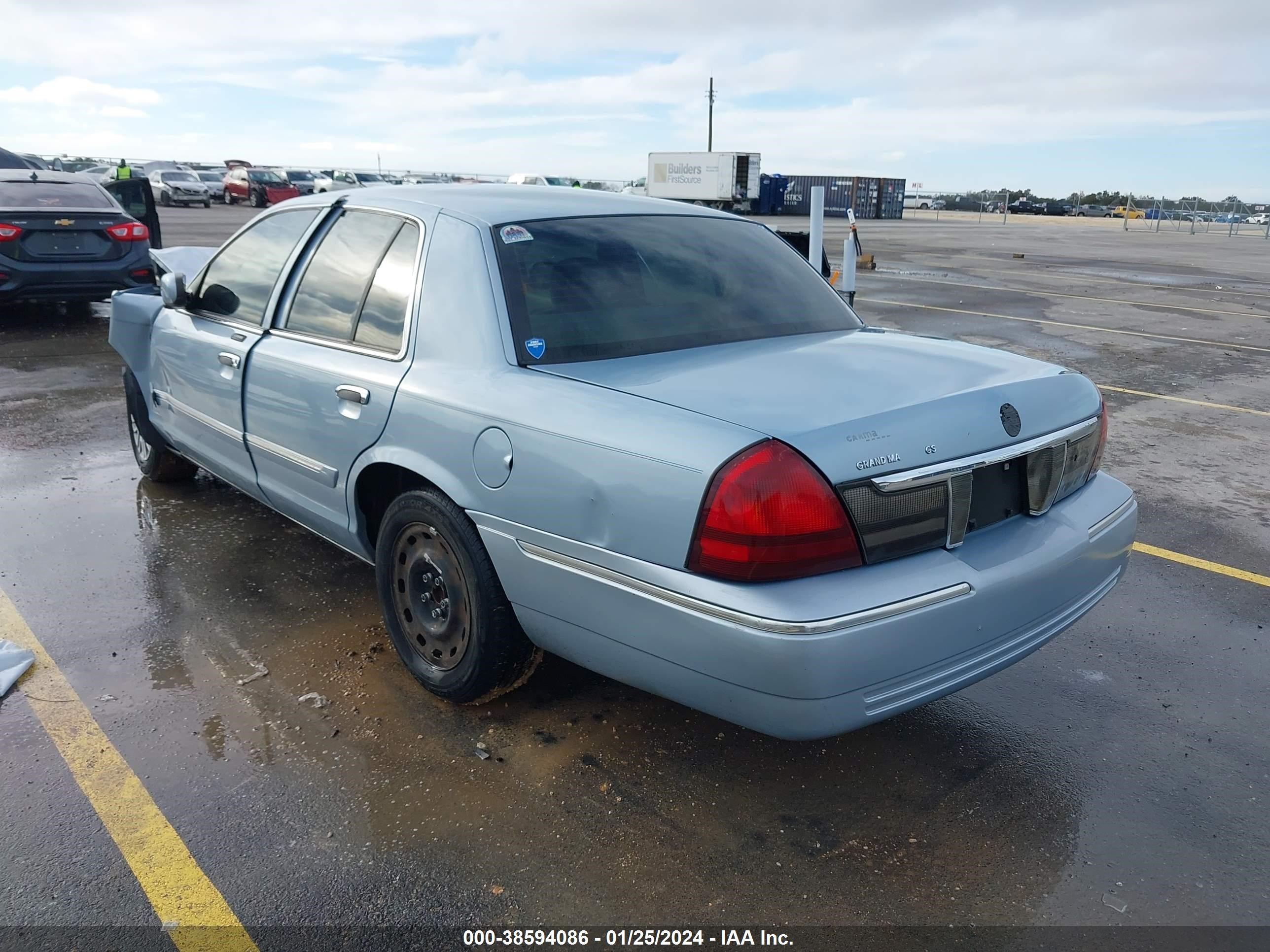 Photo 2 VIN: 2MEFM74VX8X604762 - MERCURY GRAND MARQUIS 