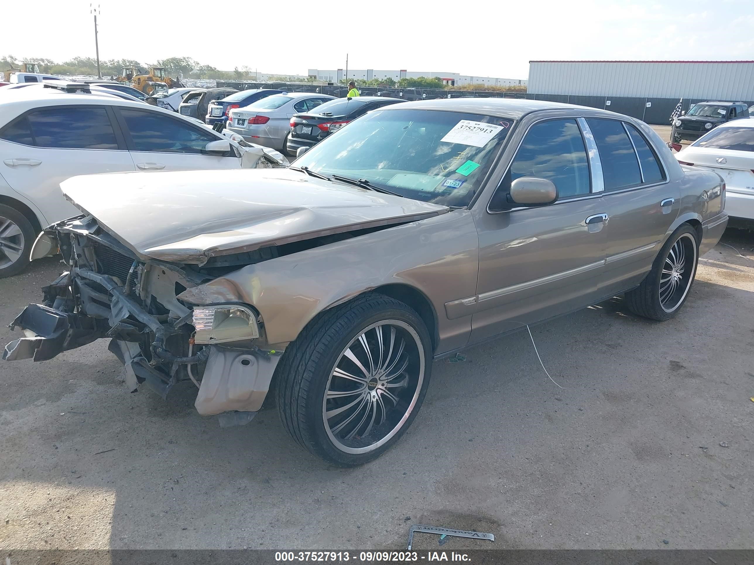 Photo 1 VIN: 2MEFM74W04X635540 - MERCURY GRAND MARQUIS 