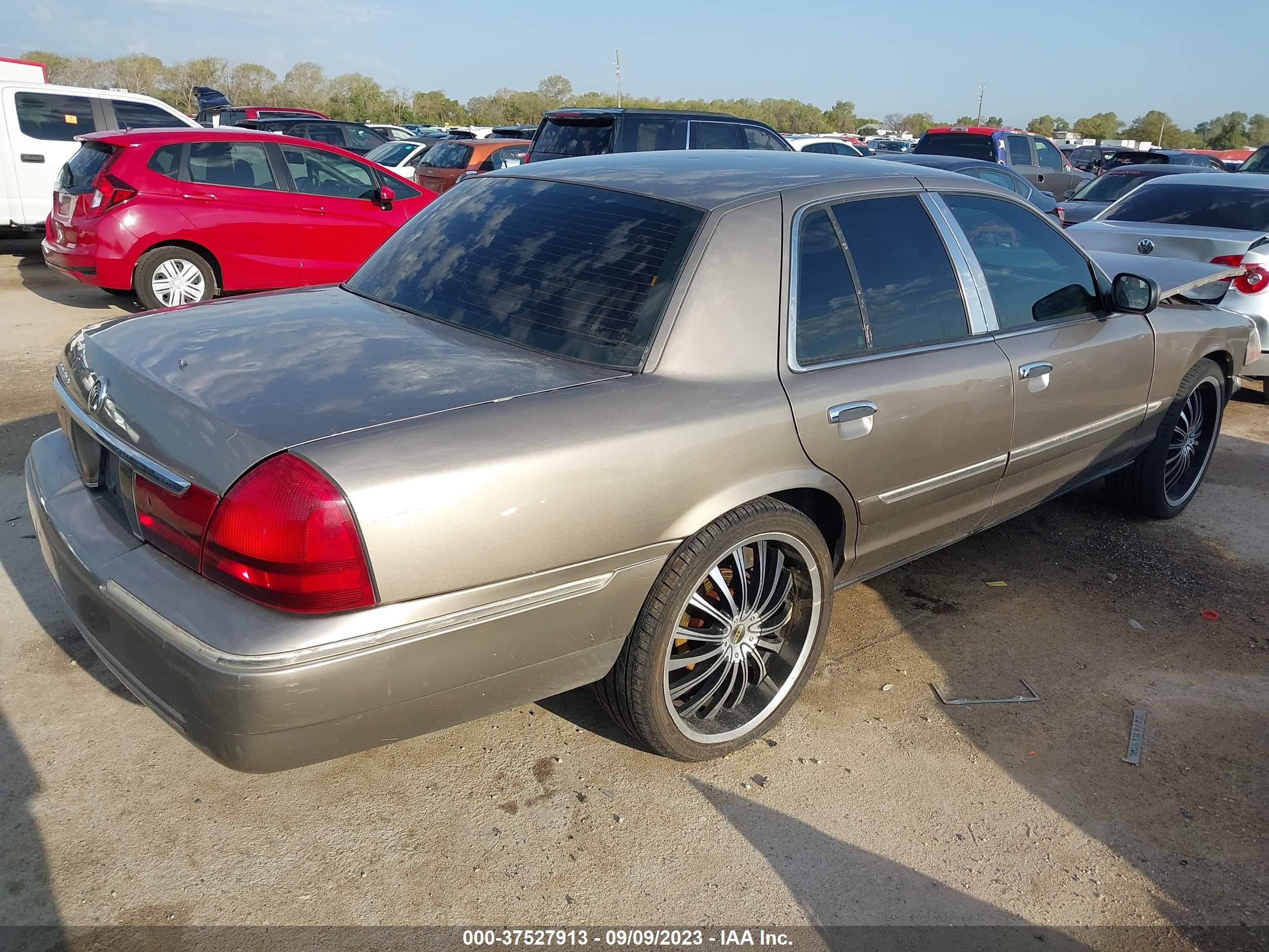 Photo 3 VIN: 2MEFM74W04X635540 - MERCURY GRAND MARQUIS 