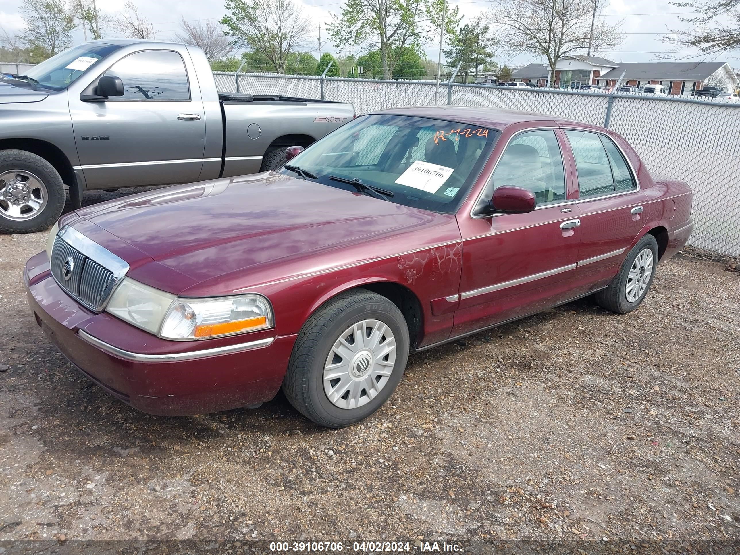 Photo 1 VIN: 2MEFM74W04X668151 - MERCURY GRAND MARQUIS 