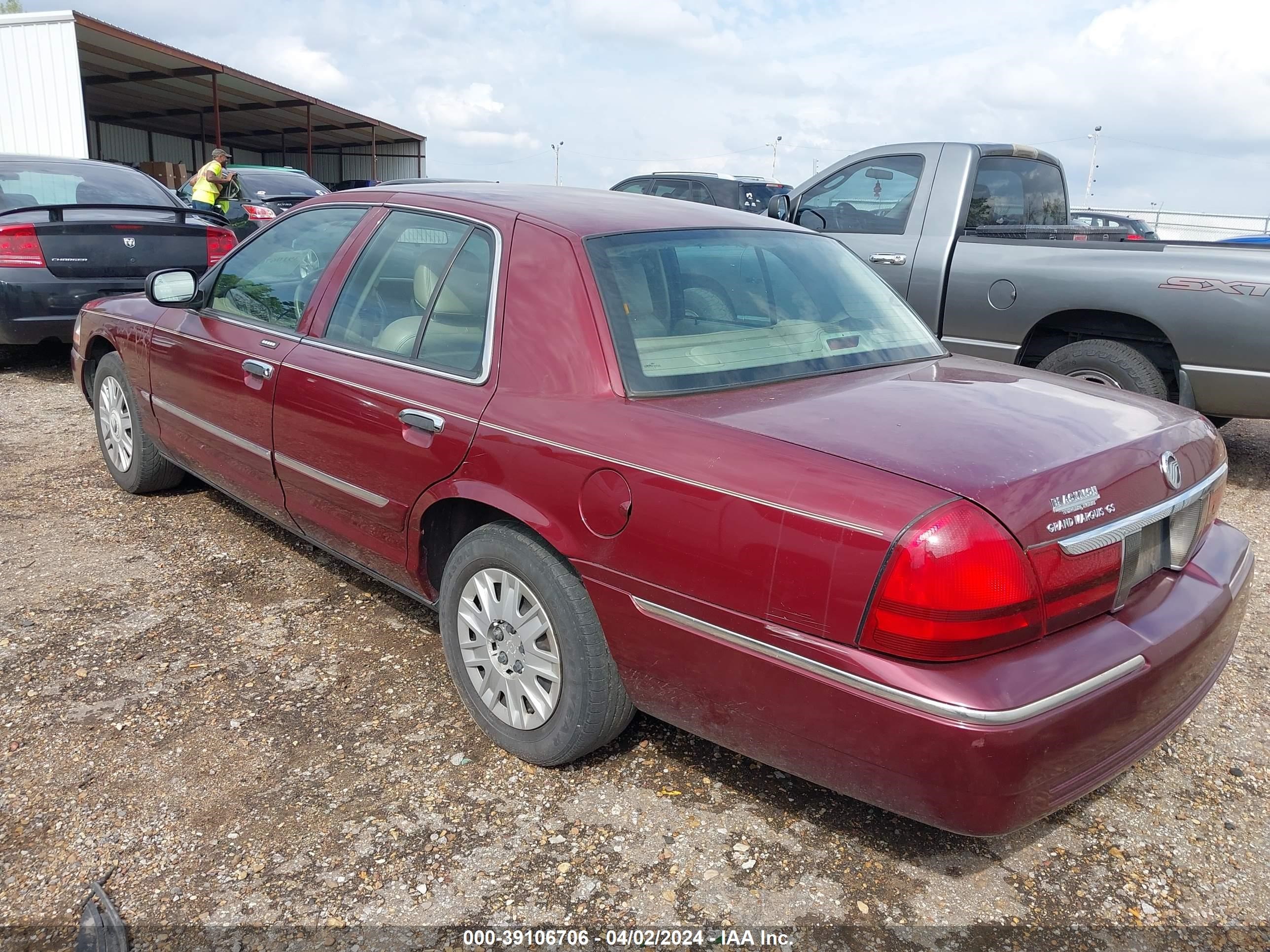 Photo 2 VIN: 2MEFM74W04X668151 - MERCURY GRAND MARQUIS 