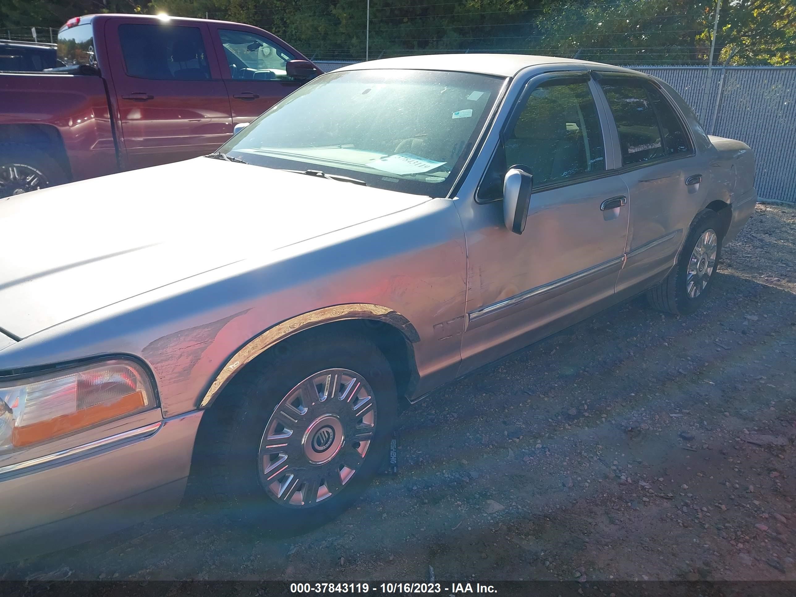 Photo 5 VIN: 2MEFM74W06X625271 - MERCURY GRAND MARQUIS 