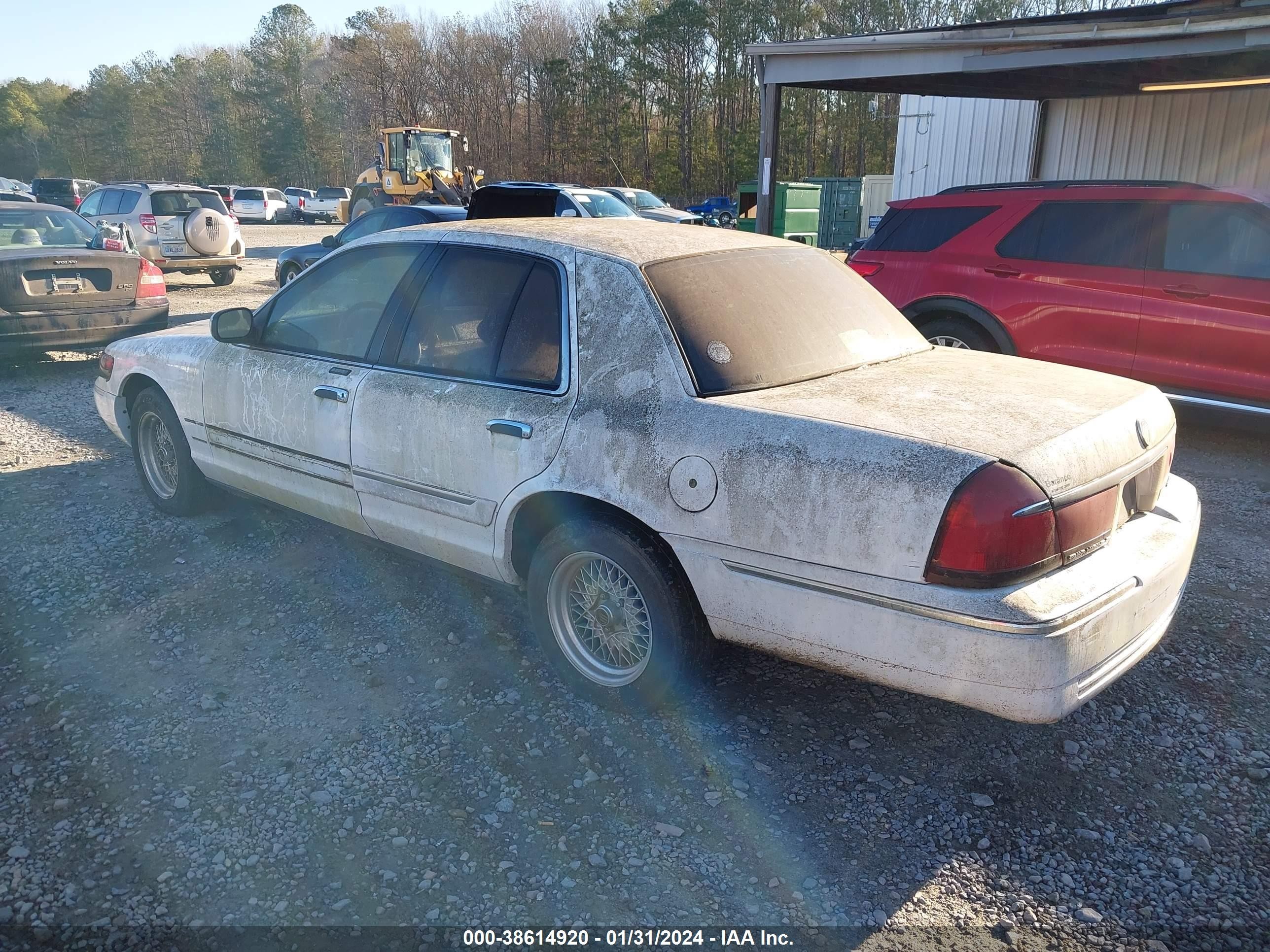 Photo 2 VIN: 2MEFM74W0XX626826 - MERCURY GRAND MARQUIS 