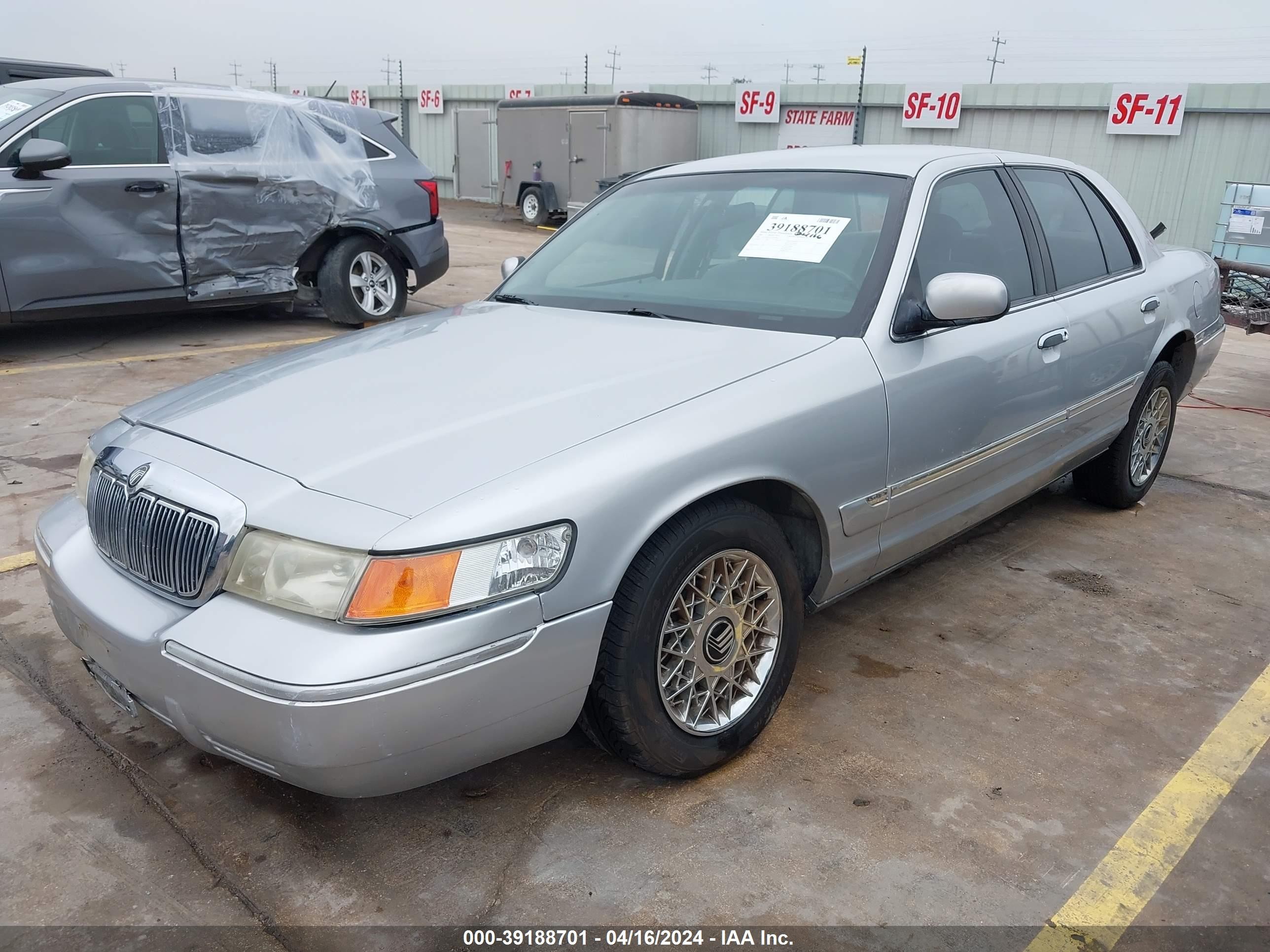 Photo 1 VIN: 2MEFM74W11X607869 - MERCURY GRAND MARQUIS 