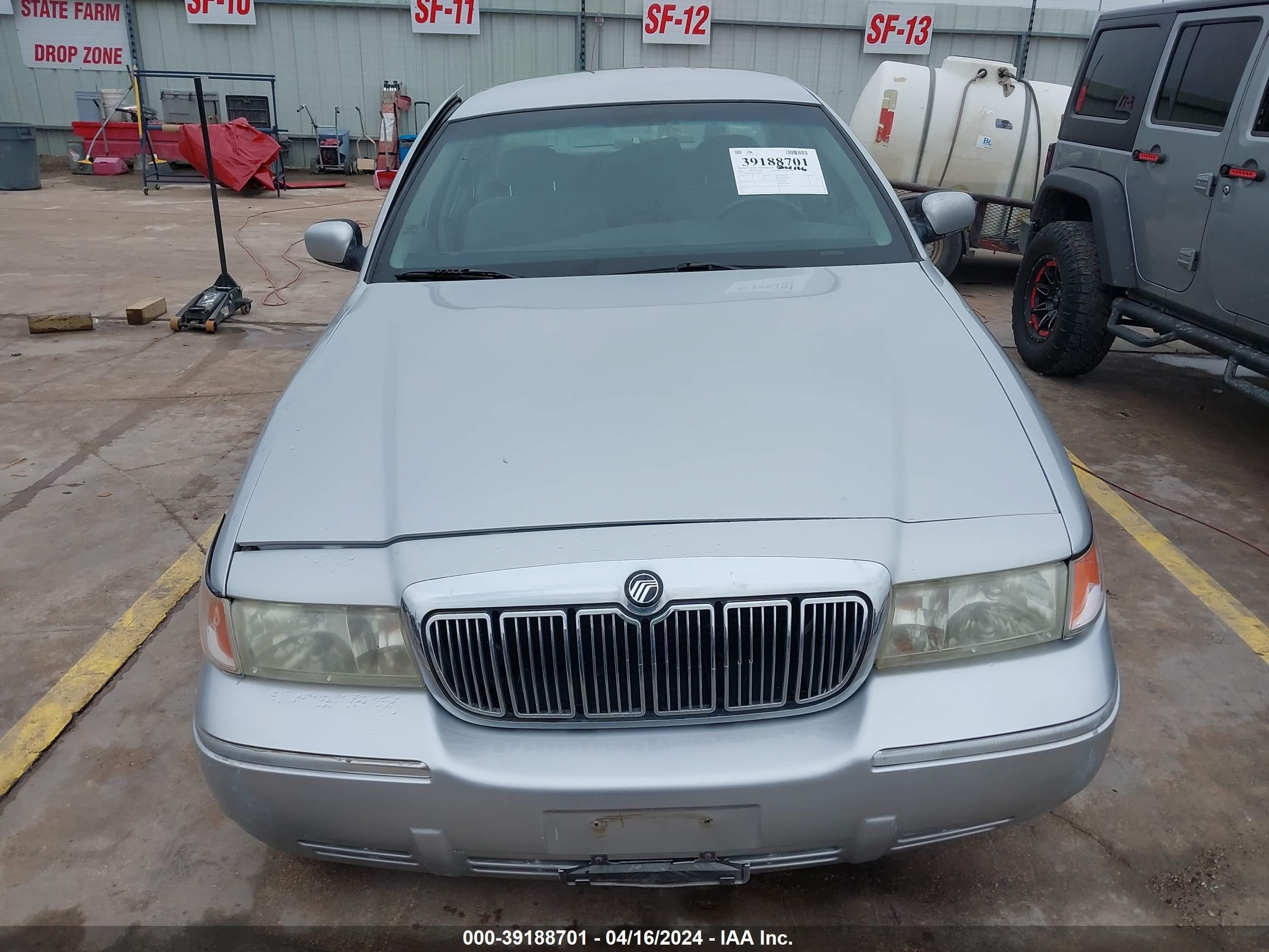 Photo 10 VIN: 2MEFM74W11X607869 - MERCURY GRAND MARQUIS 