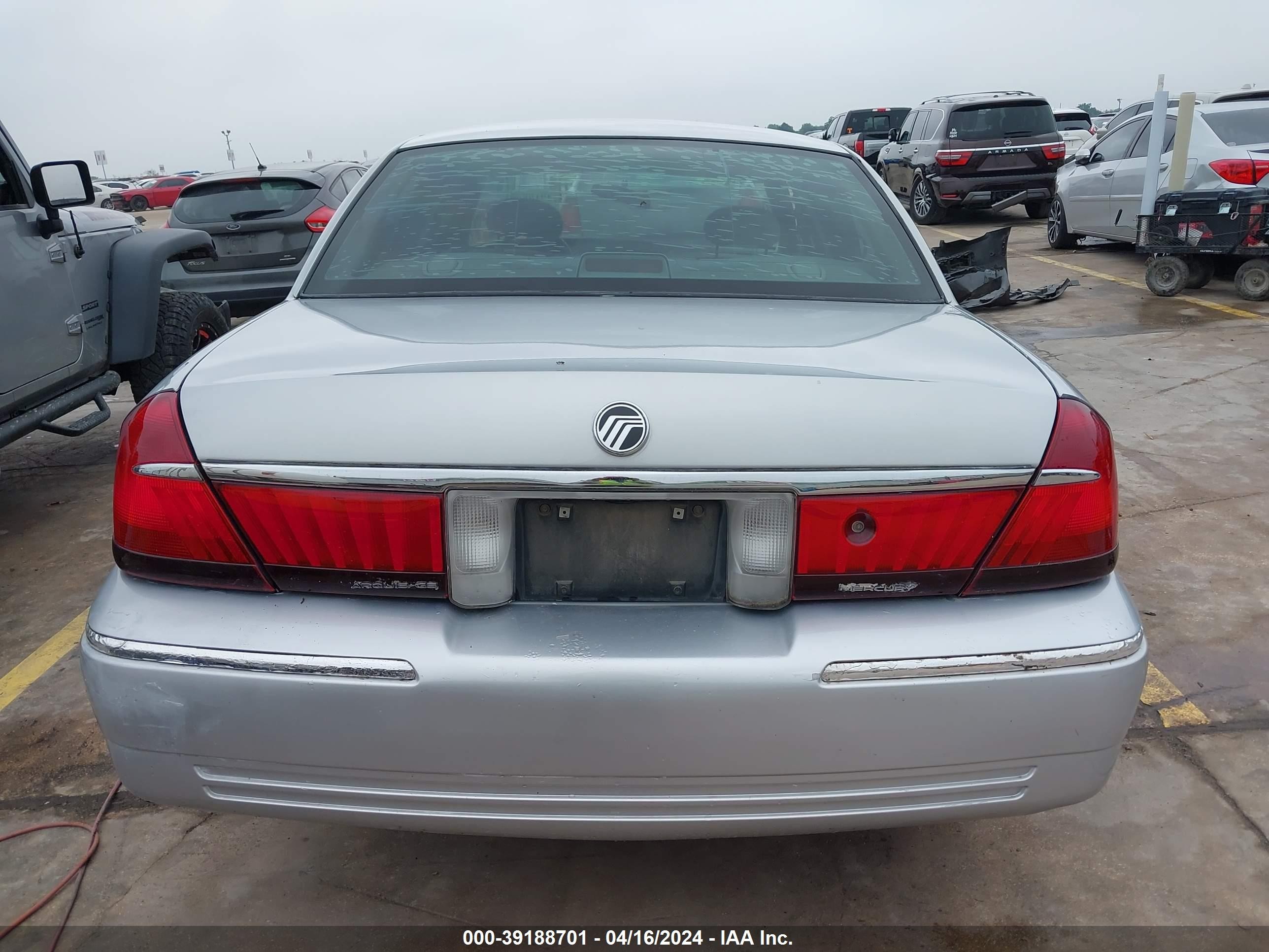 Photo 14 VIN: 2MEFM74W11X607869 - MERCURY GRAND MARQUIS 