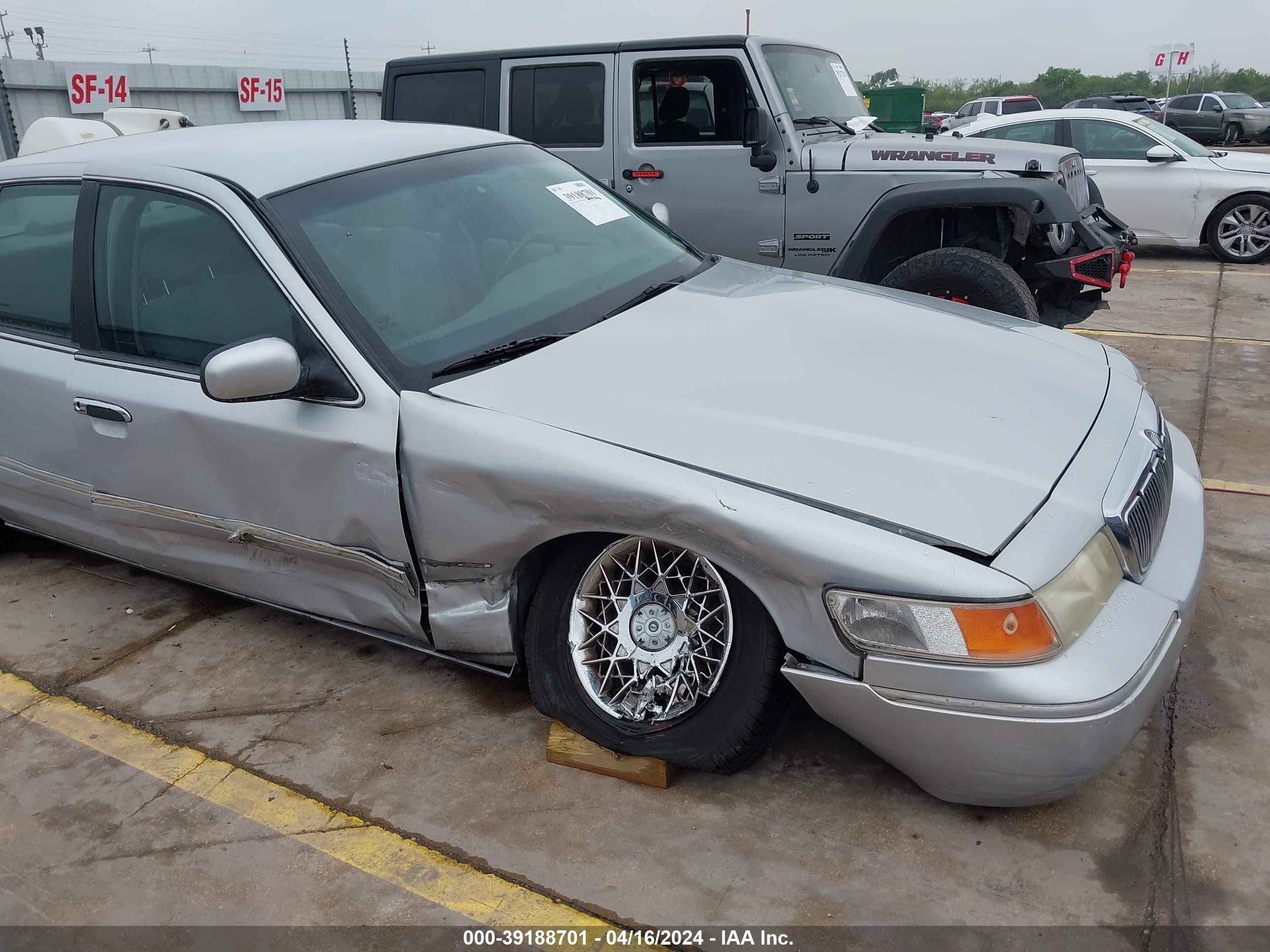 Photo 5 VIN: 2MEFM74W11X607869 - MERCURY GRAND MARQUIS 