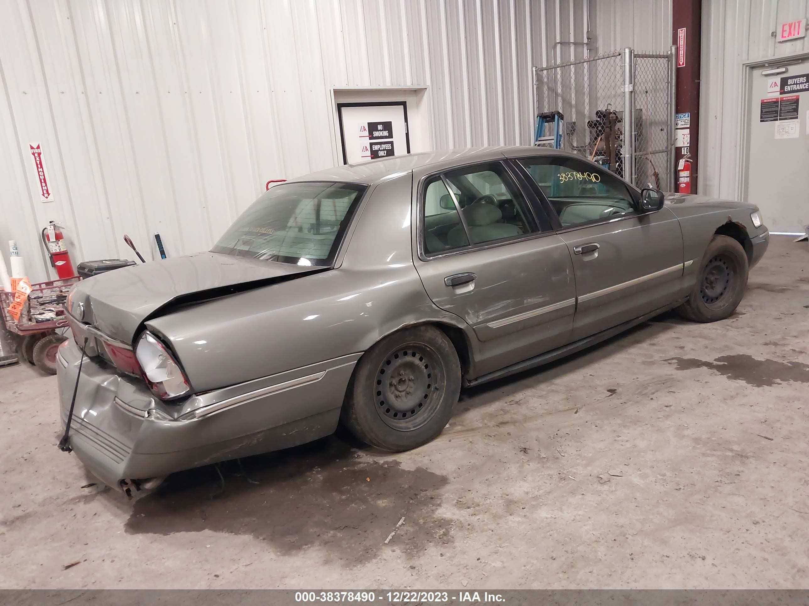 Photo 3 VIN: 2MEFM74W11X646218 - MERCURY GRAND MARQUIS 