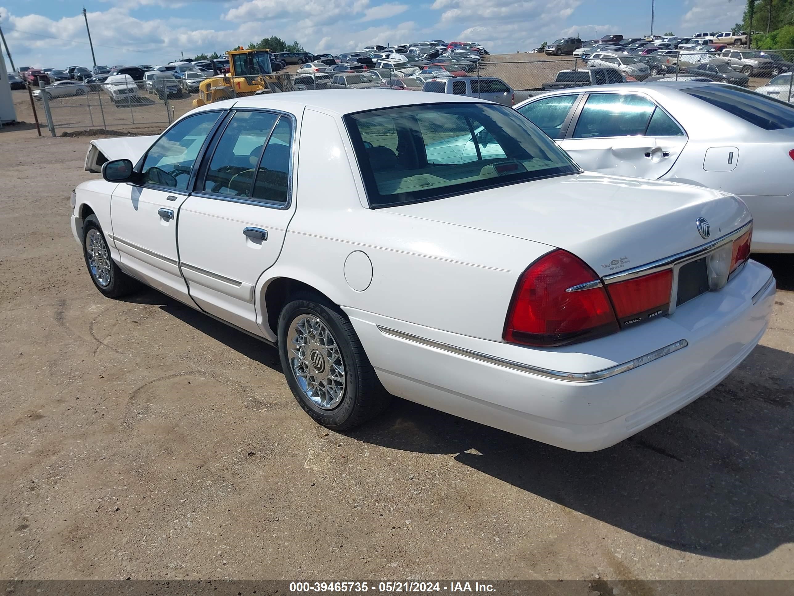 Photo 2 VIN: 2MEFM74W12X634491 - MERCURY GRAND MARQUIS 