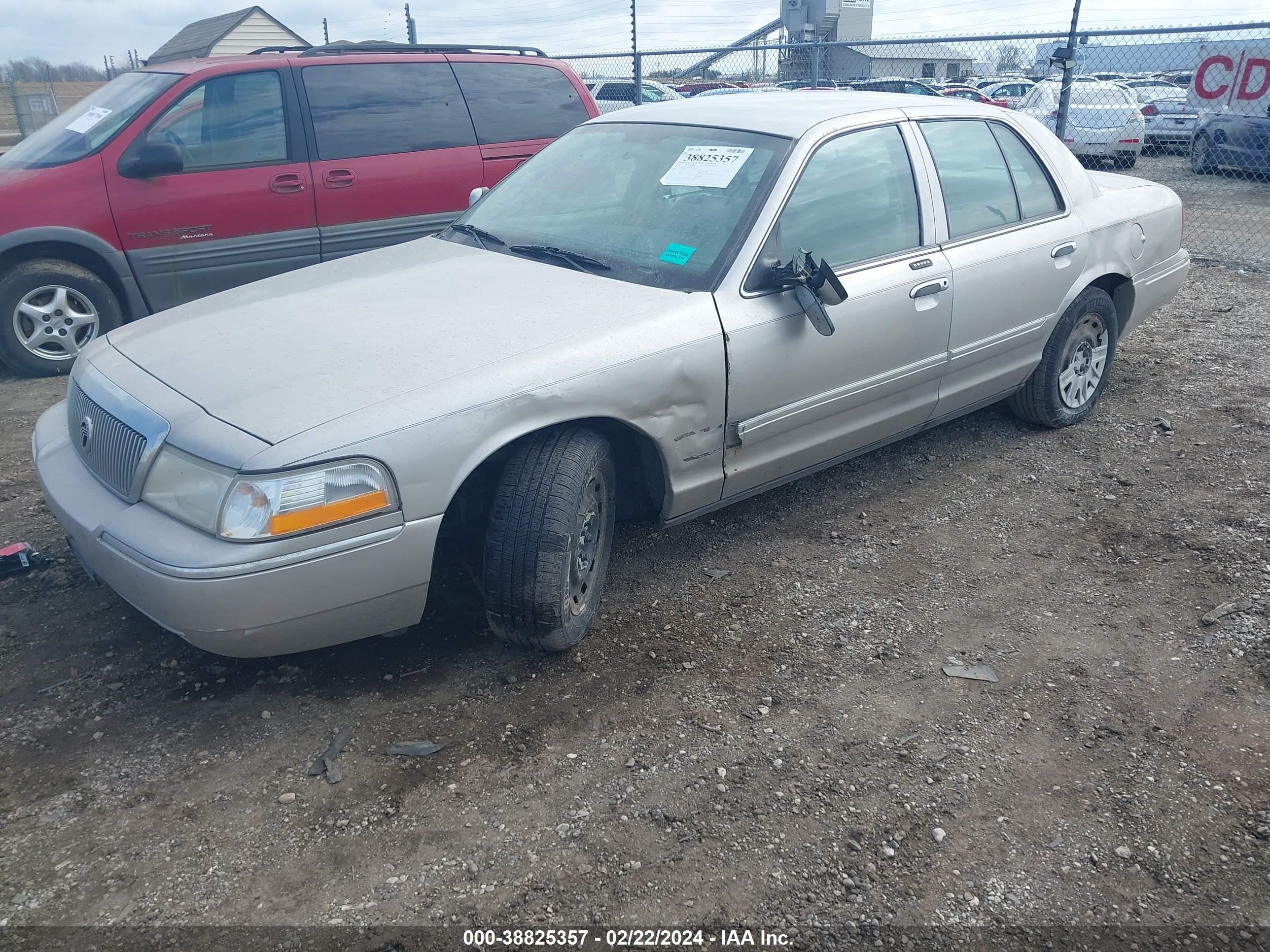 Photo 1 VIN: 2MEFM74W14X694421 - MERCURY GRAND MARQUIS 