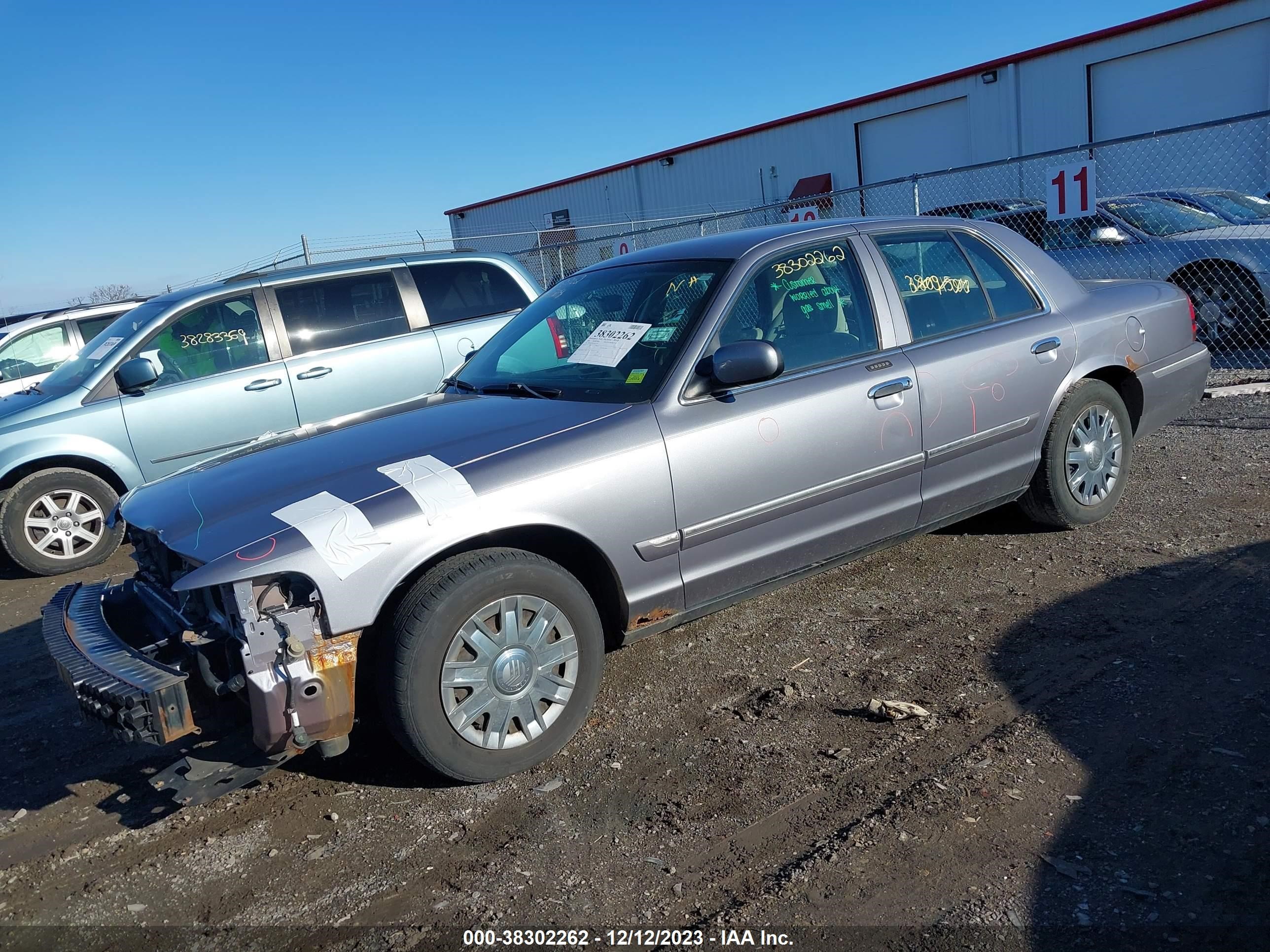 Photo 1 VIN: 2MEFM74W16X611170 - MERCURY GRAND MARQUIS 