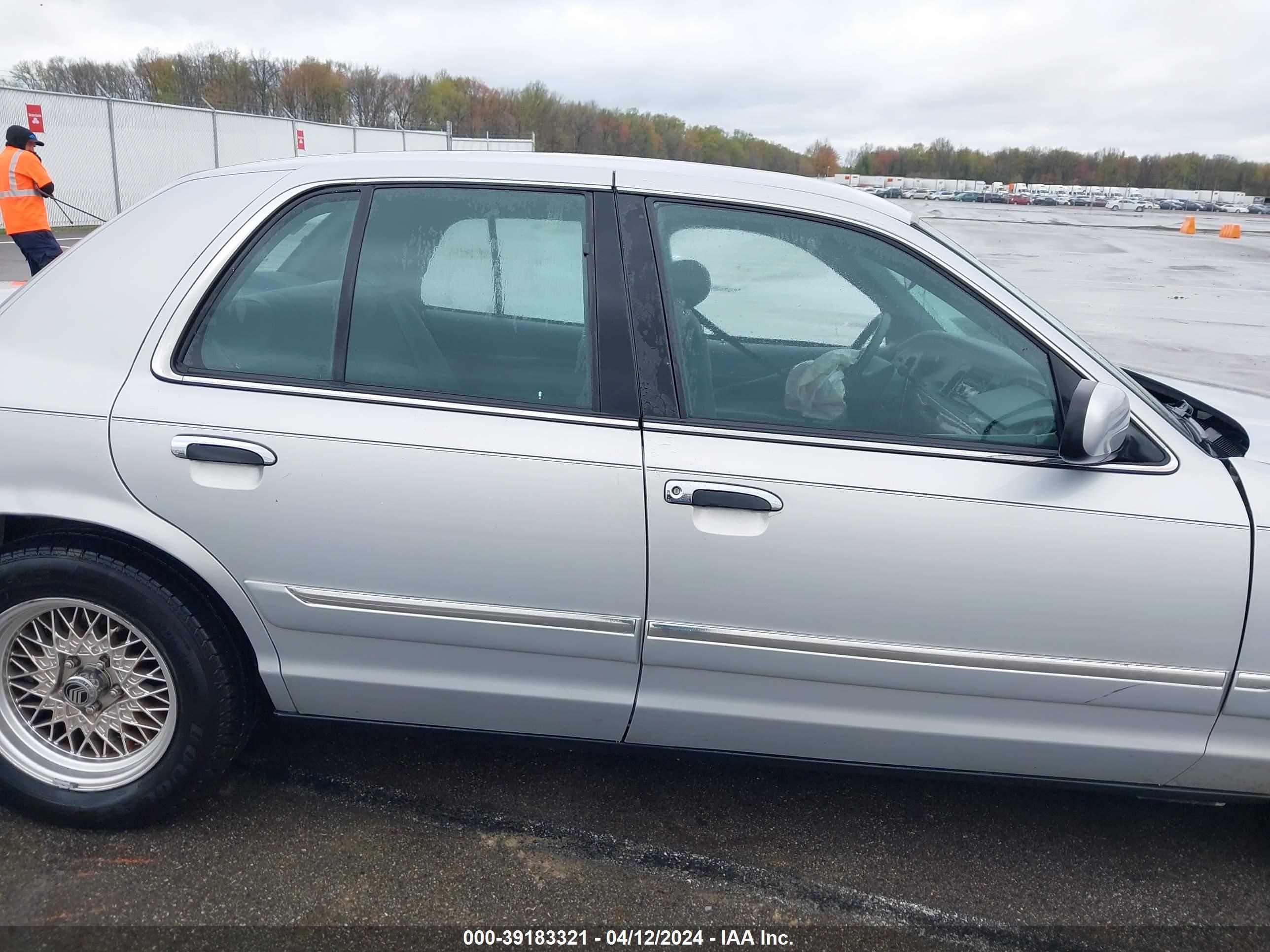 Photo 12 VIN: 2MEFM74W1XX653646 - MERCURY GRAND MARQUIS 