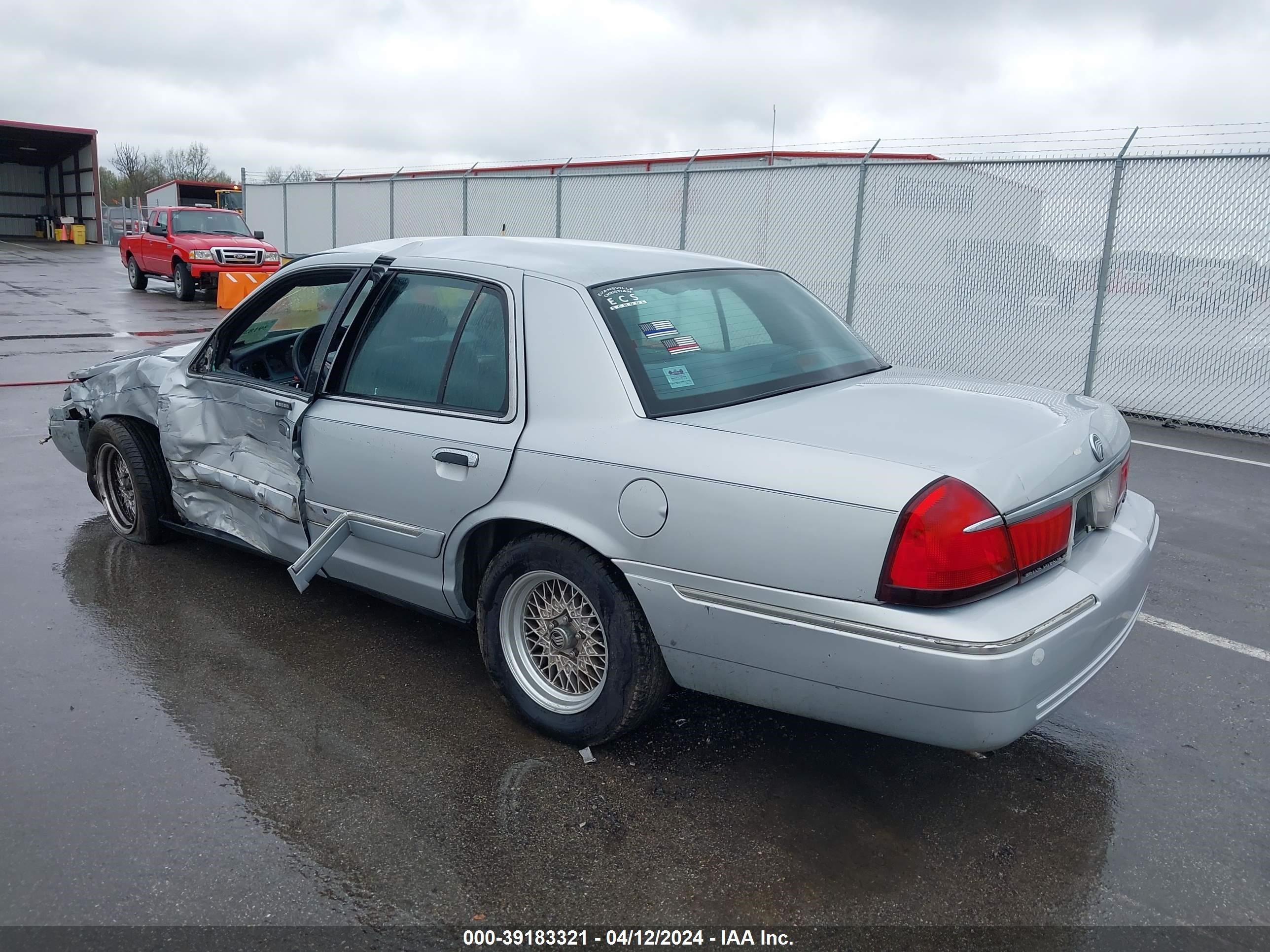 Photo 2 VIN: 2MEFM74W1XX653646 - MERCURY GRAND MARQUIS 