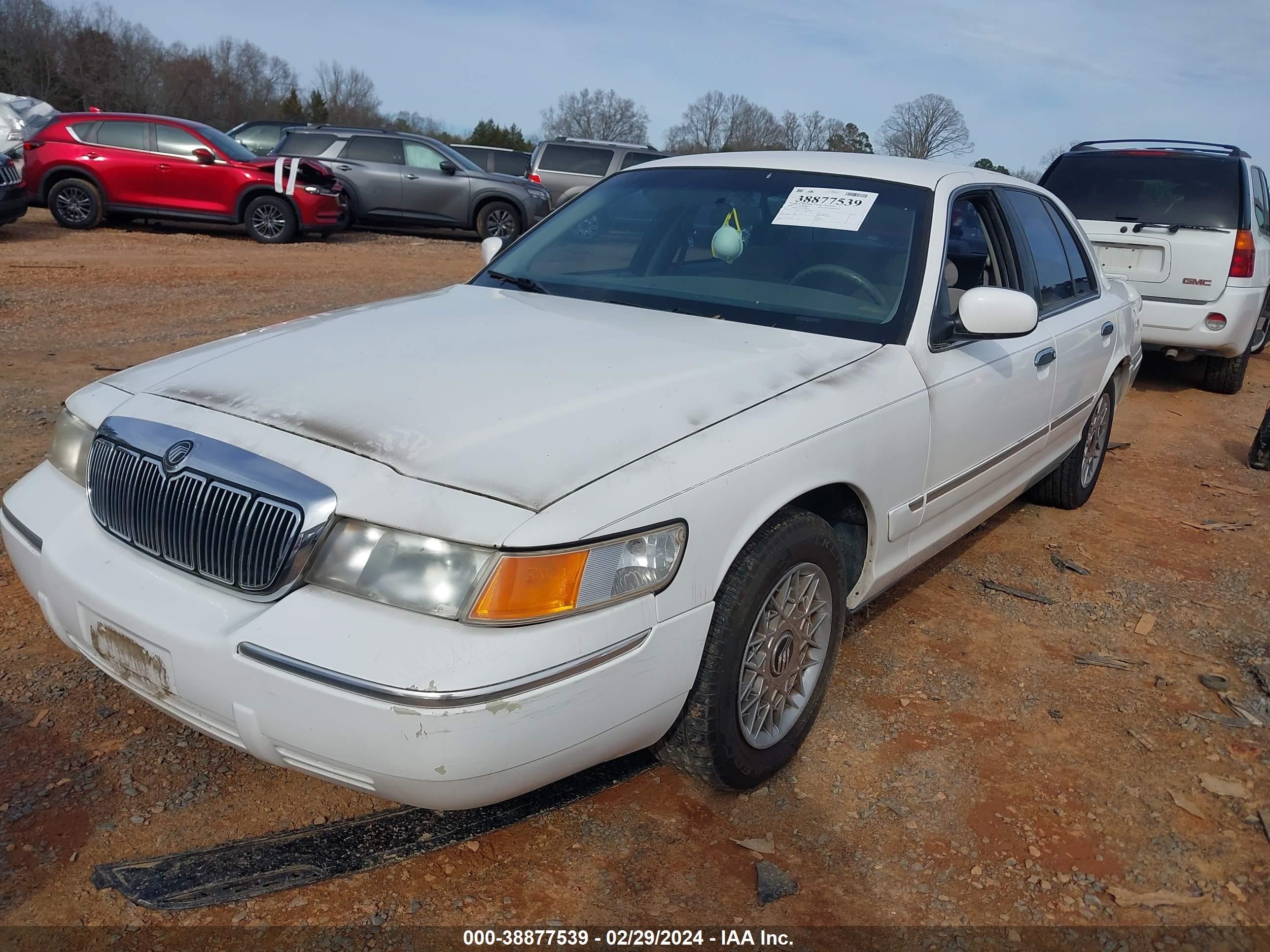 Photo 1 VIN: 2MEFM74W1YX666091 - MERCURY GRAND MARQUIS 