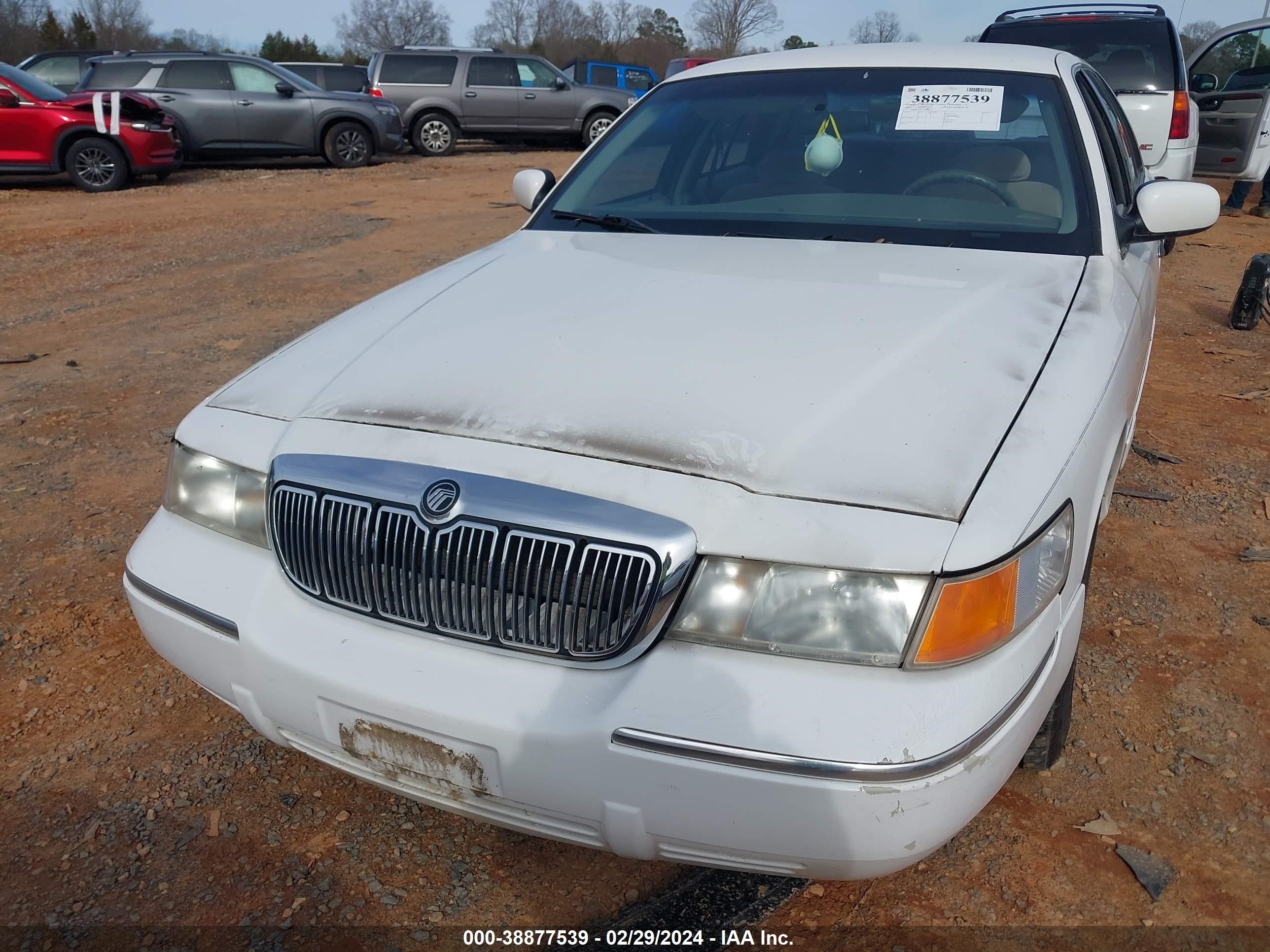 Photo 5 VIN: 2MEFM74W1YX666091 - MERCURY GRAND MARQUIS 