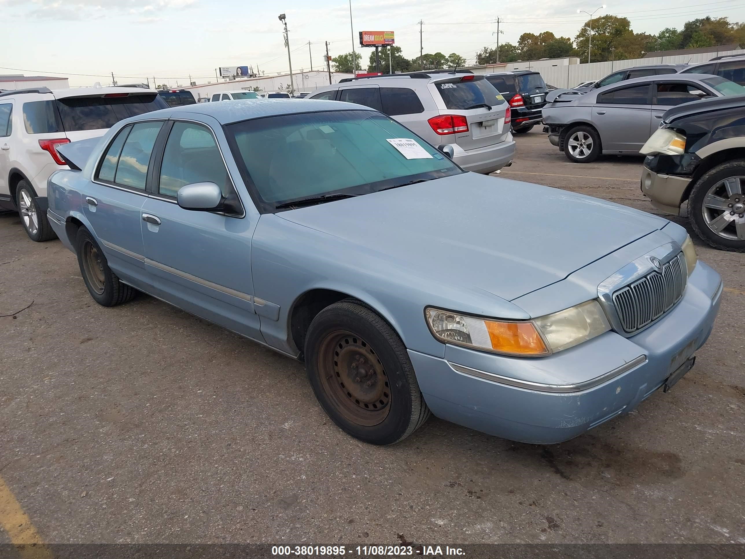 Photo 0 VIN: 2MEFM74W1YX683893 - MERCURY GRAND MARQUIS 