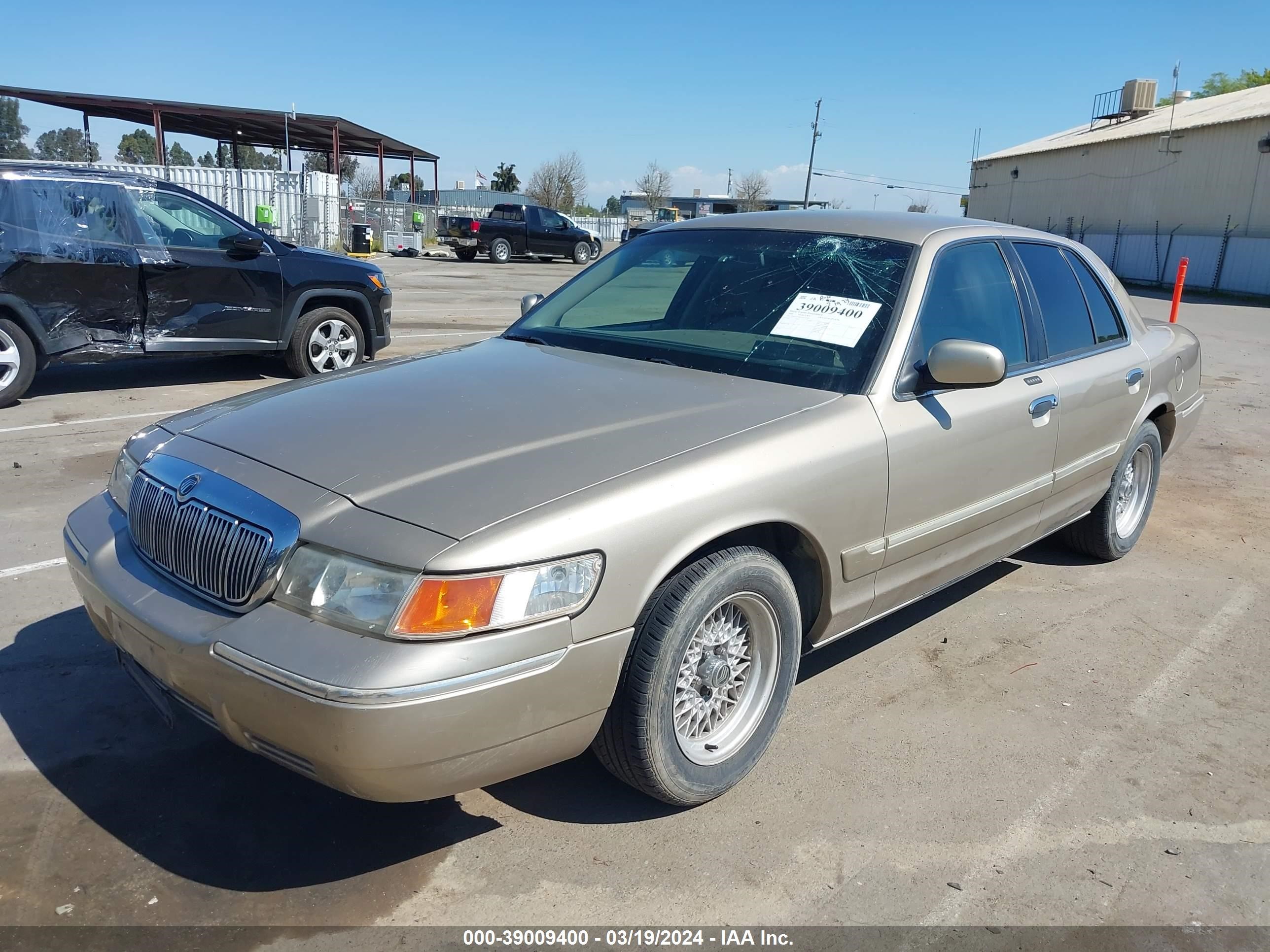 Photo 1 VIN: 2MEFM74W1YX737354 - MERCURY GRAND MARQUIS 