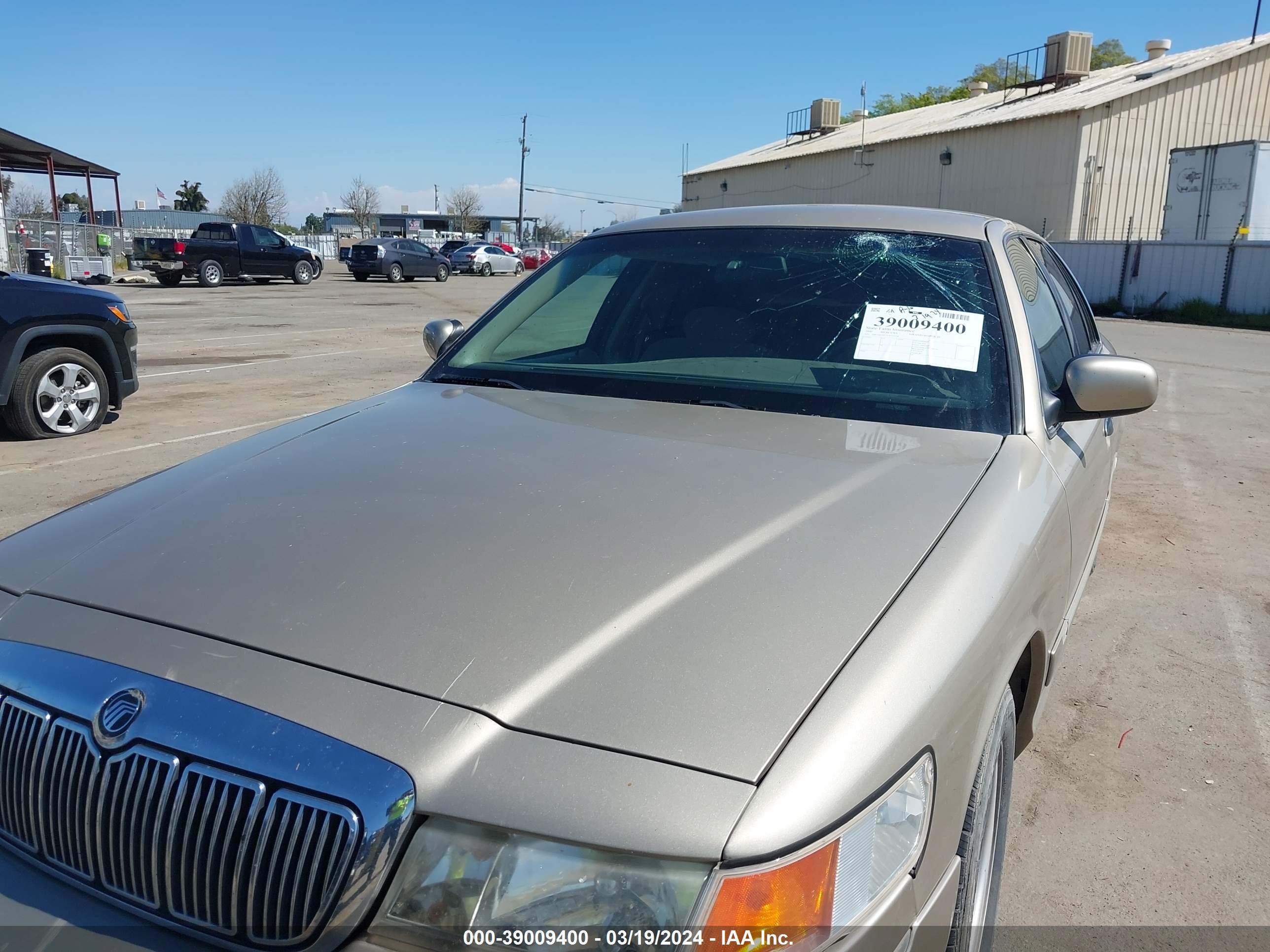 Photo 5 VIN: 2MEFM74W1YX737354 - MERCURY GRAND MARQUIS 