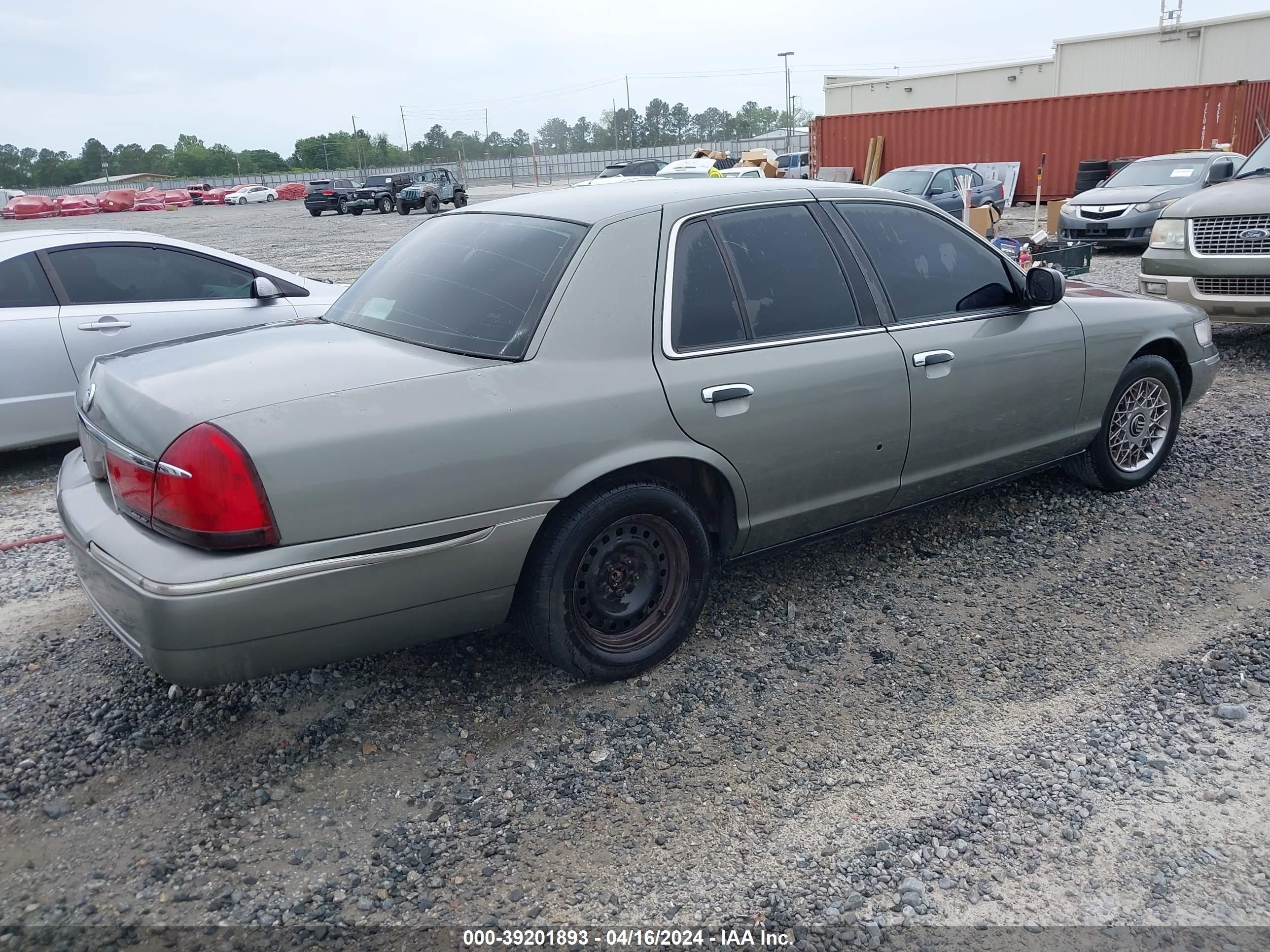 Photo 3 VIN: 2MEFM74W21X631033 - MERCURY GRAND MARQUIS 