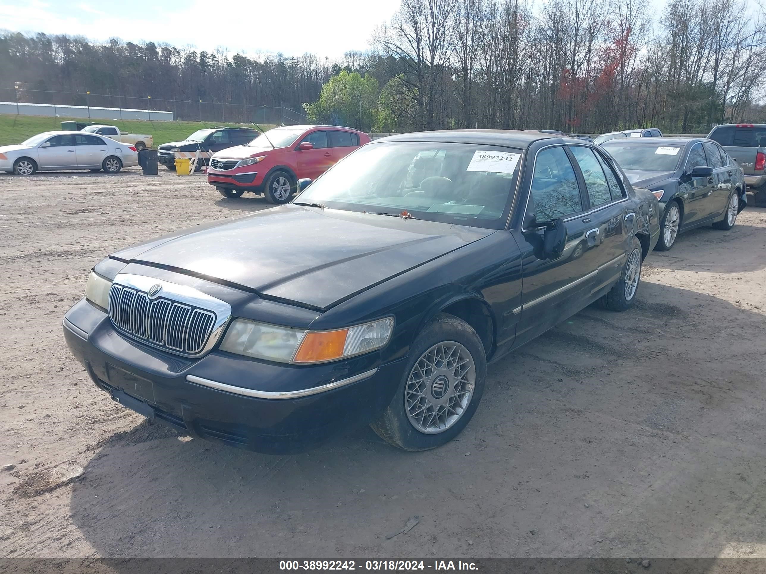 Photo 1 VIN: 2MEFM74W21X646227 - MERCURY GRAND MARQUIS 