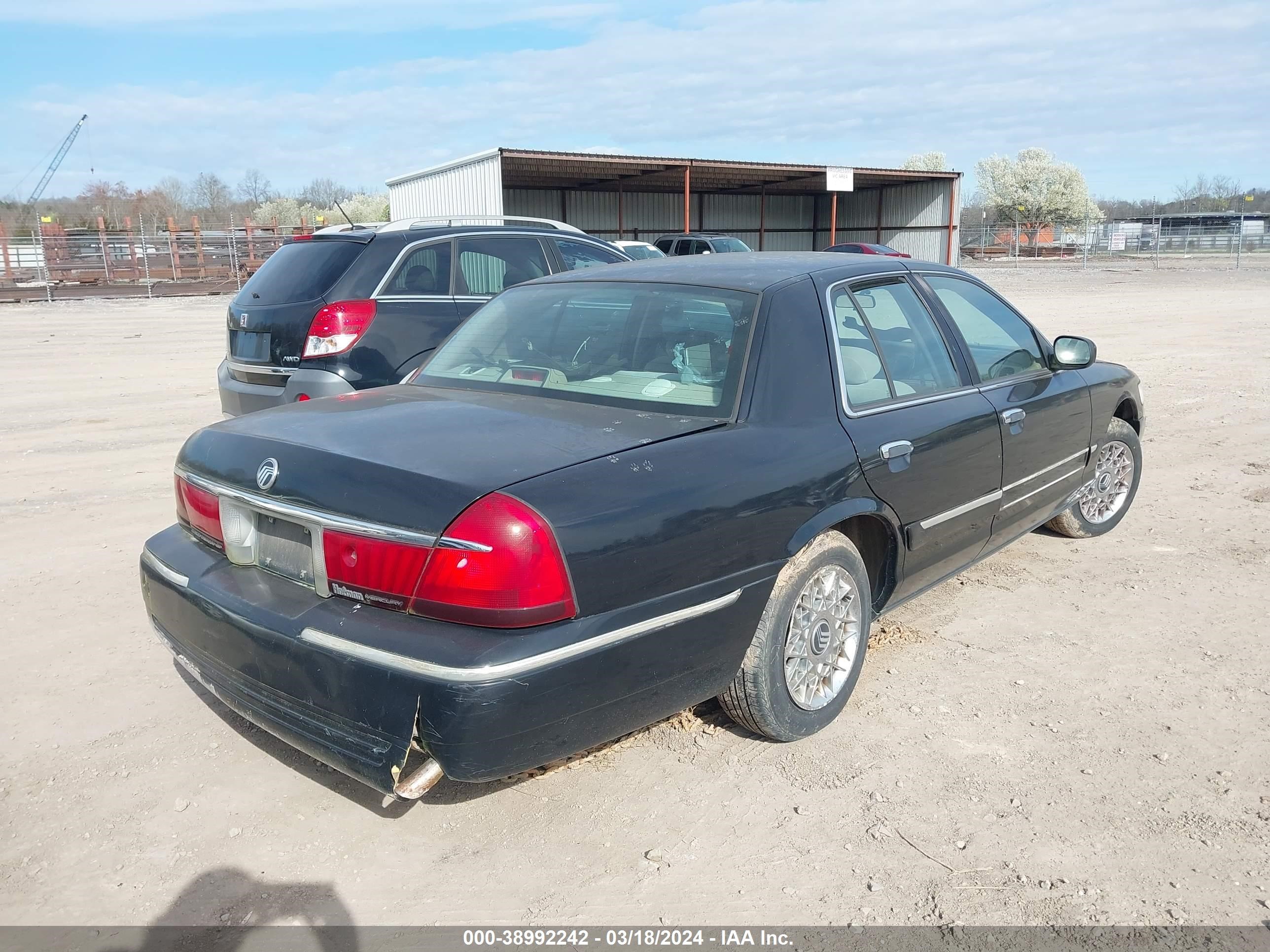 Photo 3 VIN: 2MEFM74W21X646227 - MERCURY GRAND MARQUIS 