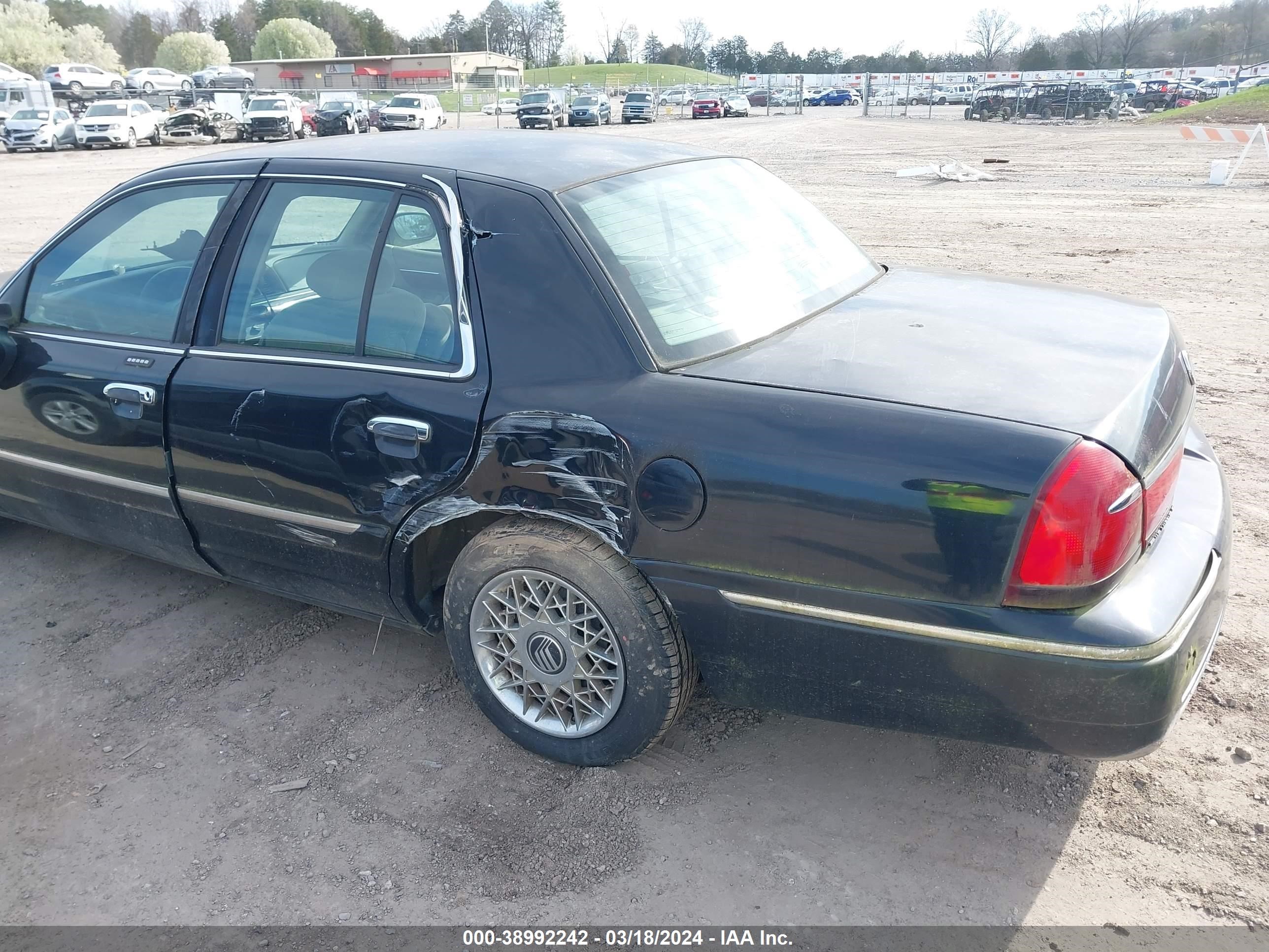 Photo 5 VIN: 2MEFM74W21X646227 - MERCURY GRAND MARQUIS 