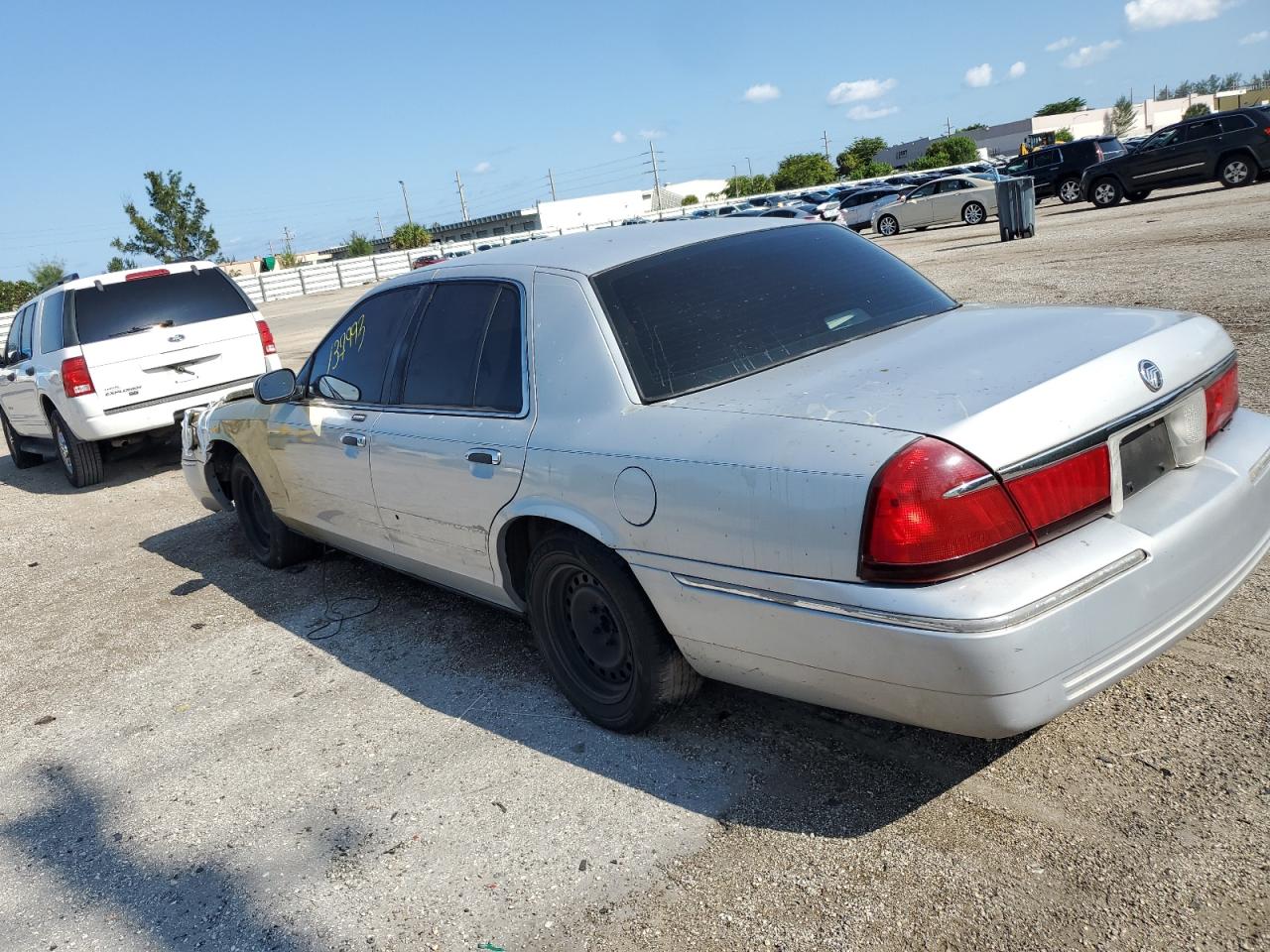 Photo 1 VIN: 2MEFM74W22X618736 - MERCURY GRAND MARQUIS 