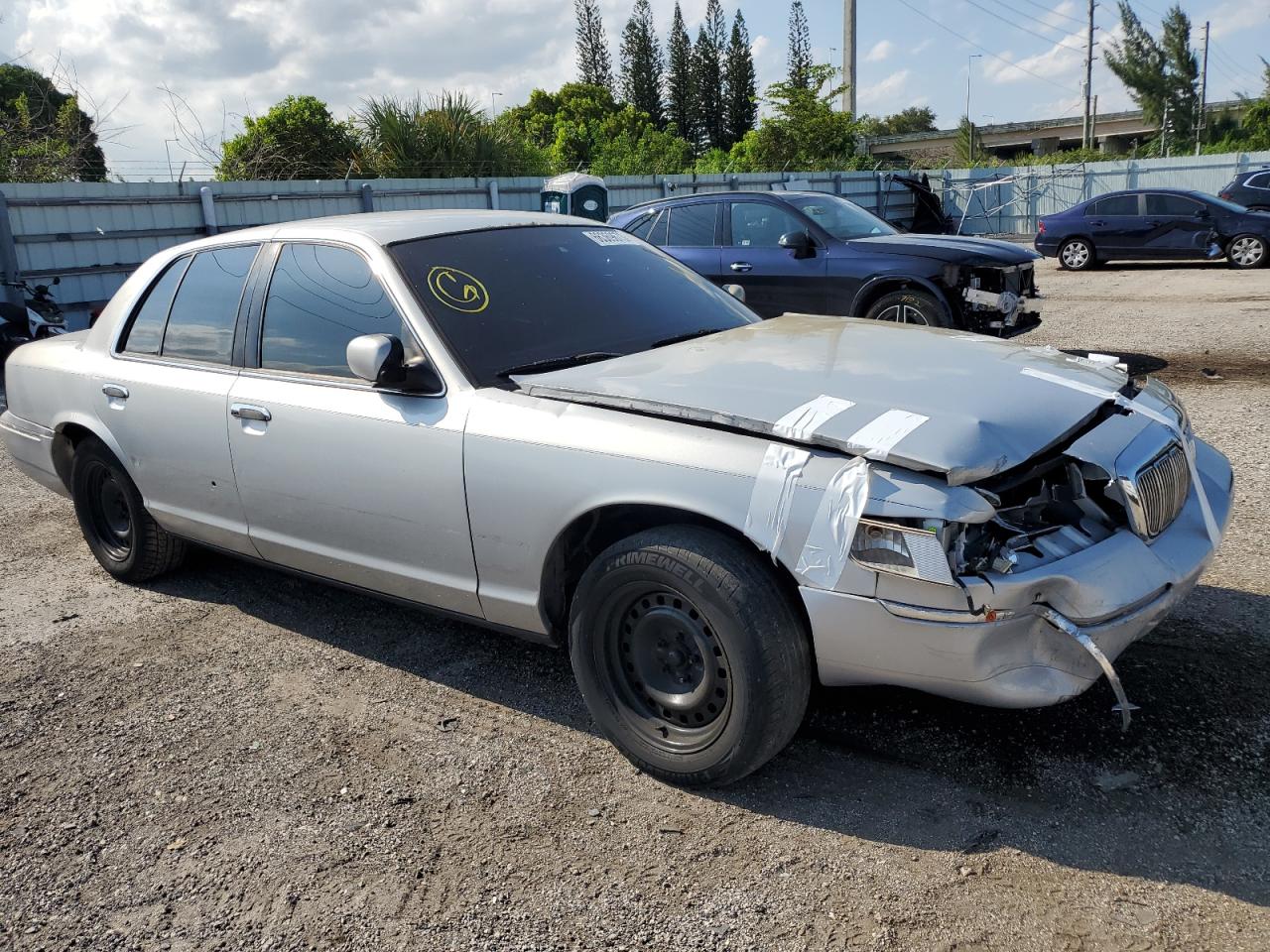 Photo 3 VIN: 2MEFM74W22X618736 - MERCURY GRAND MARQUIS 