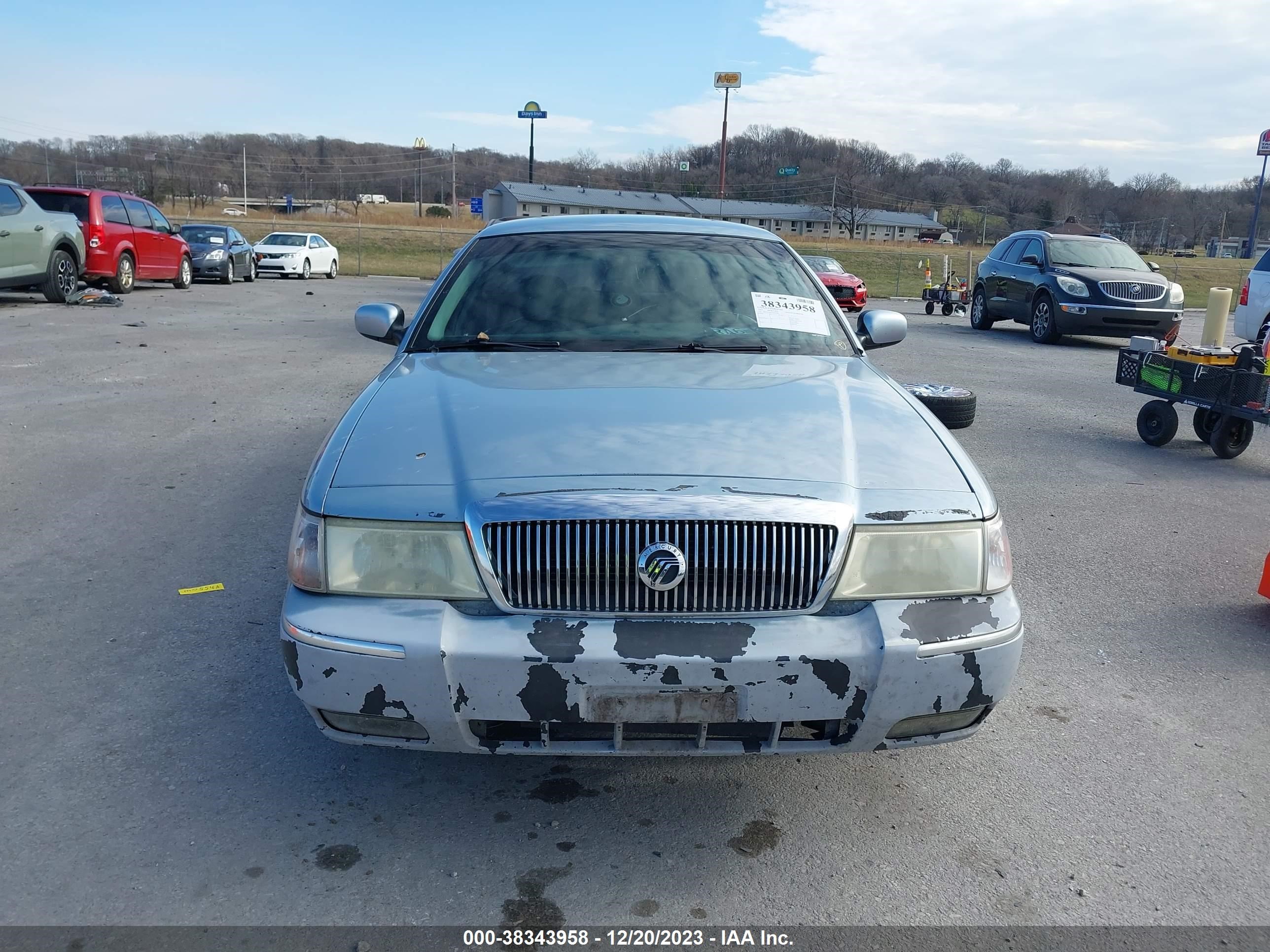 Photo 11 VIN: 2MEFM74W33X654548 - MERCURY GRAND MARQUIS 