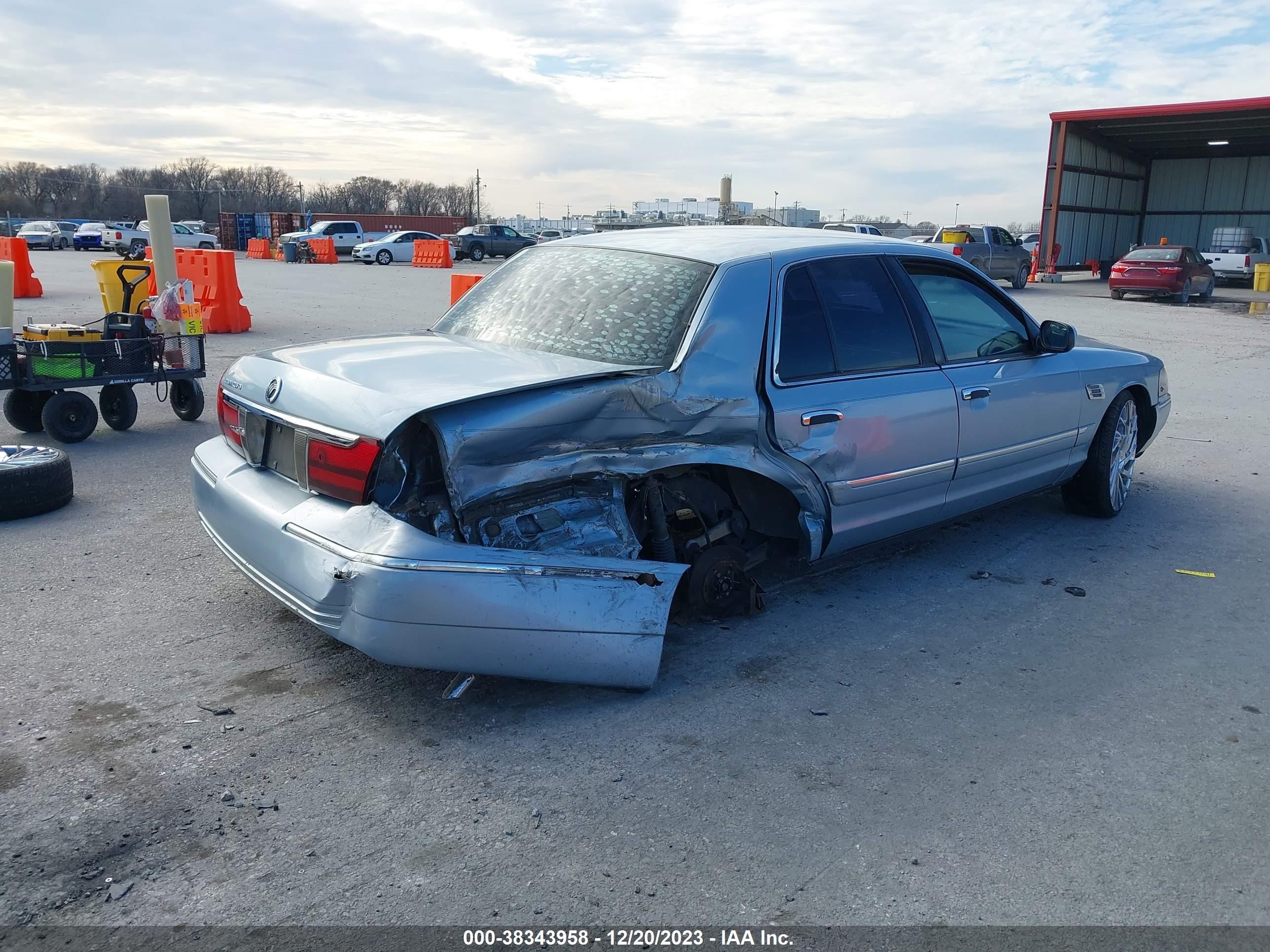 Photo 3 VIN: 2MEFM74W33X654548 - MERCURY GRAND MARQUIS 