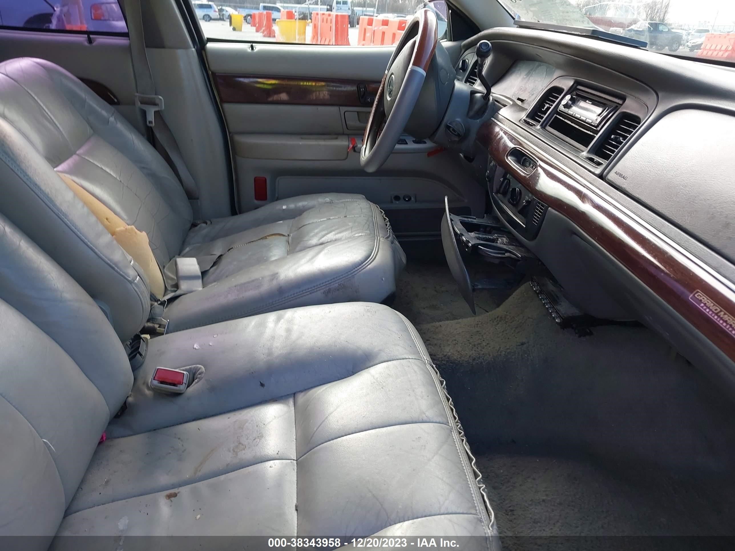 Photo 4 VIN: 2MEFM74W33X654548 - MERCURY GRAND MARQUIS 