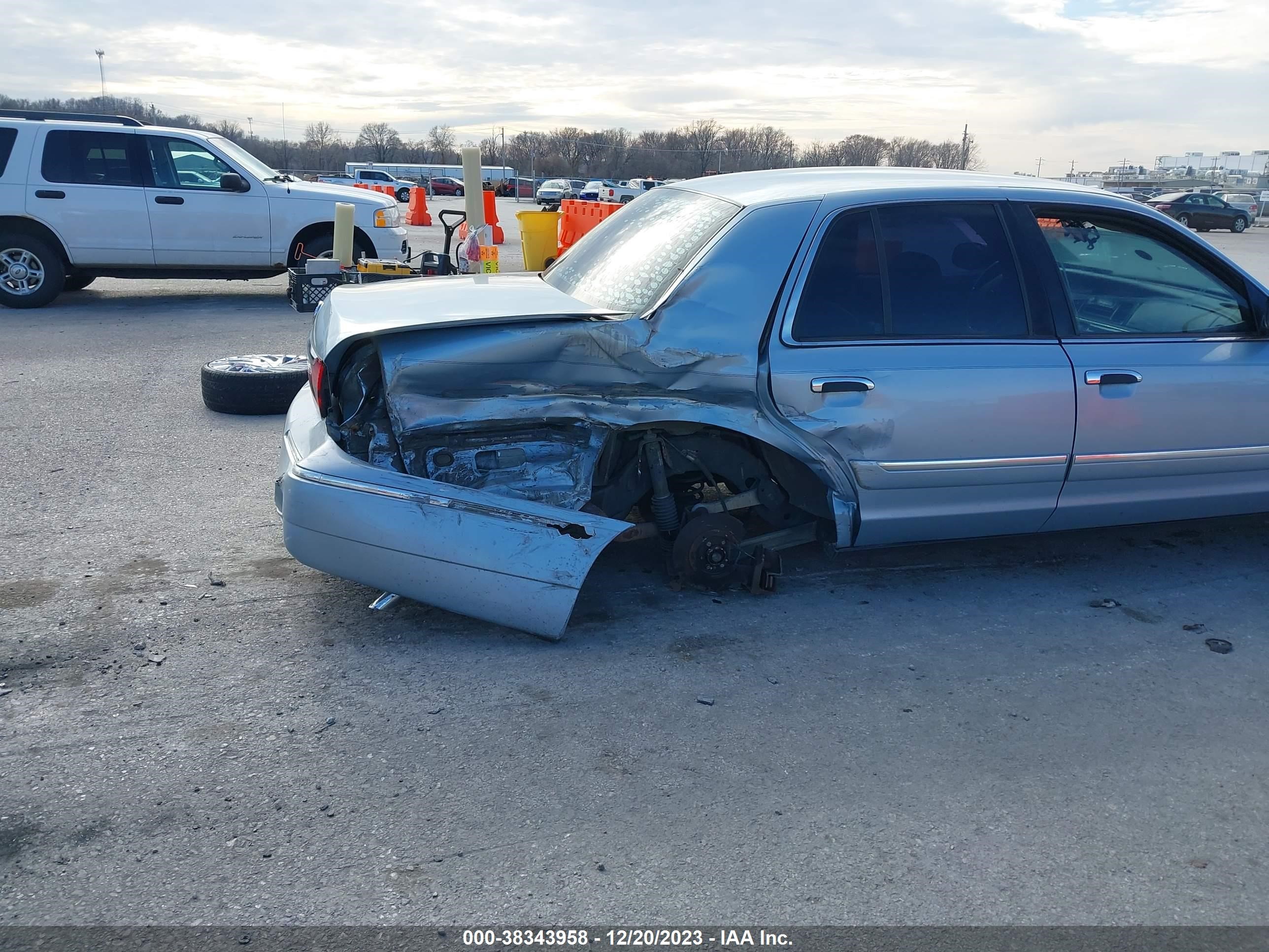 Photo 5 VIN: 2MEFM74W33X654548 - MERCURY GRAND MARQUIS 