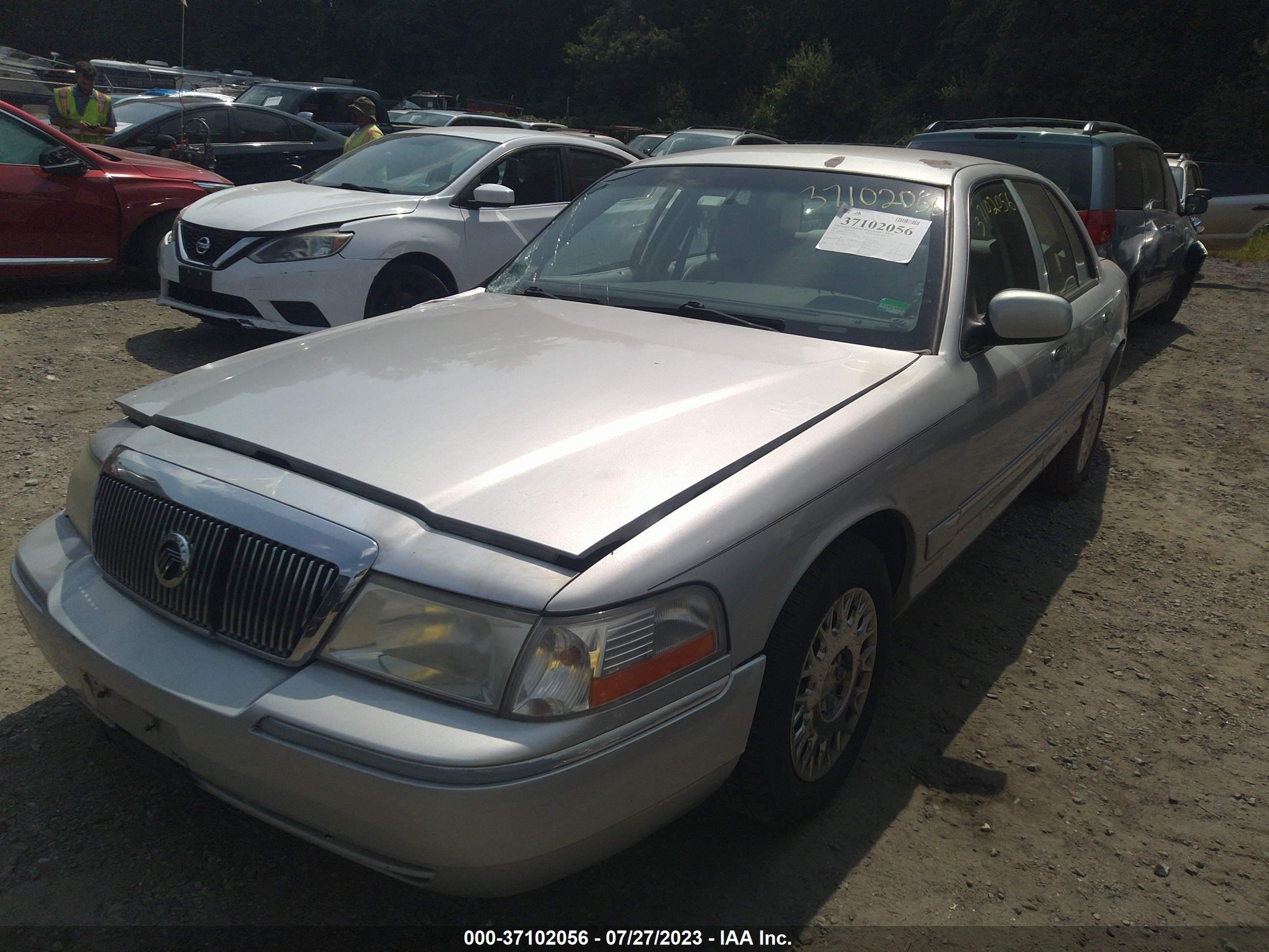 Photo 1 VIN: 2MEFM74W33X676002 - MERCURY GRAND MARQUIS 