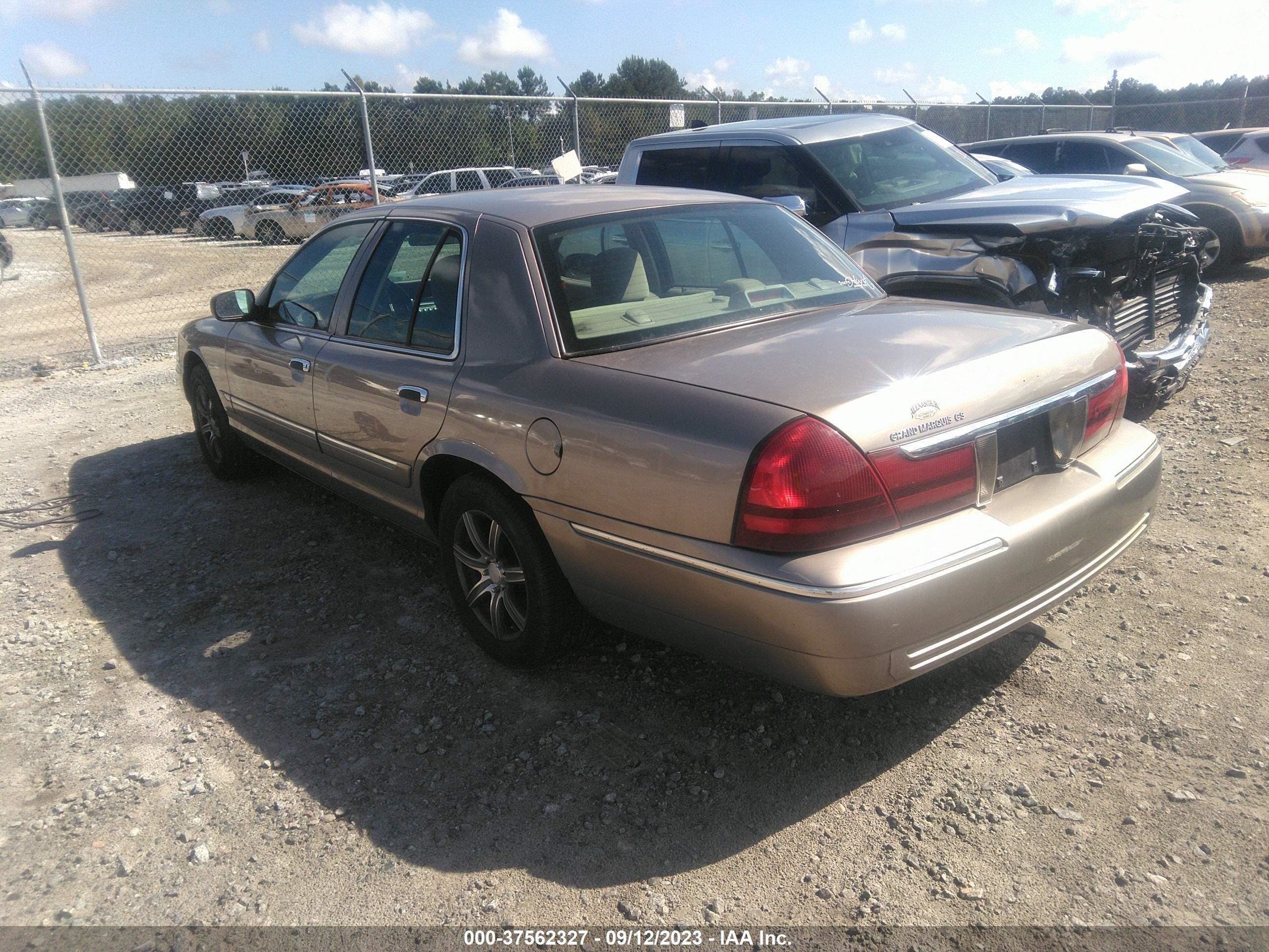 Photo 2 VIN: 2MEFM74W34X606274 - MERCURY GRAND MARQUIS 