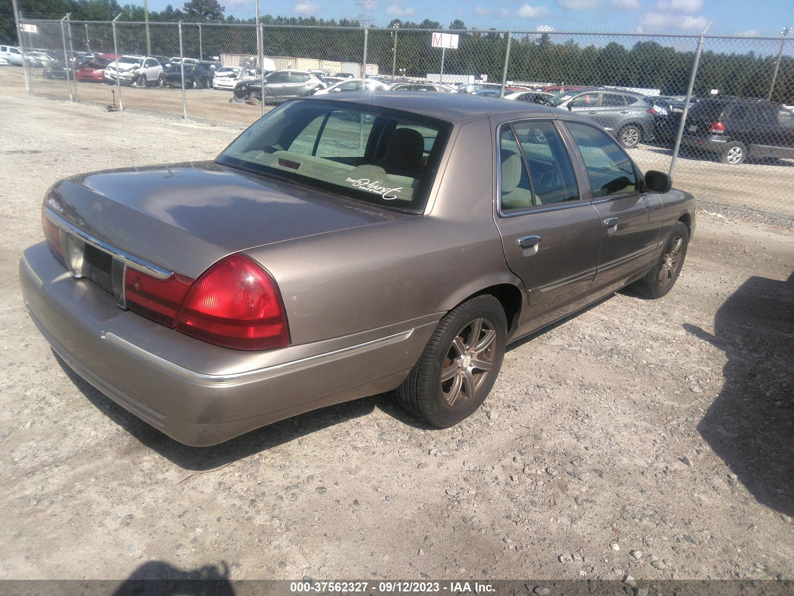 Photo 3 VIN: 2MEFM74W34X606274 - MERCURY GRAND MARQUIS 