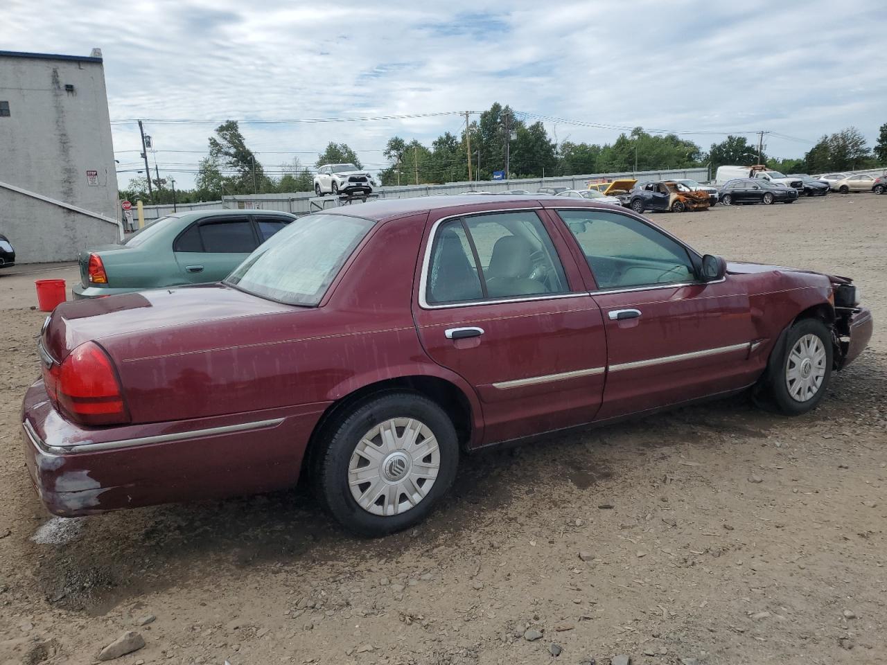 Photo 2 VIN: 2MEFM74W34X665597 - MERCURY GRAND MARQUIS 