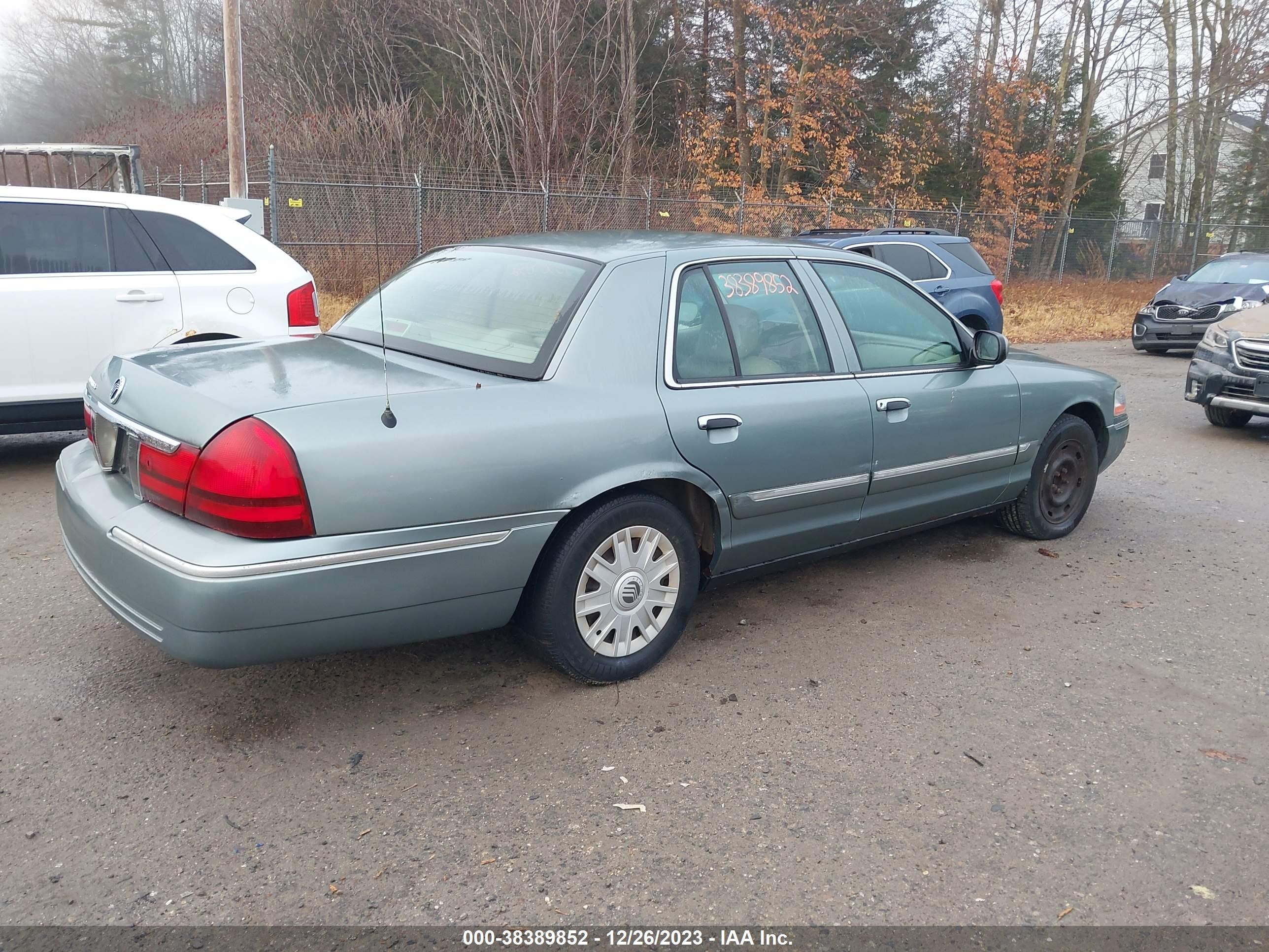 Photo 3 VIN: 2MEFM74W35X627076 - MERCURY GRAND MARQUIS 