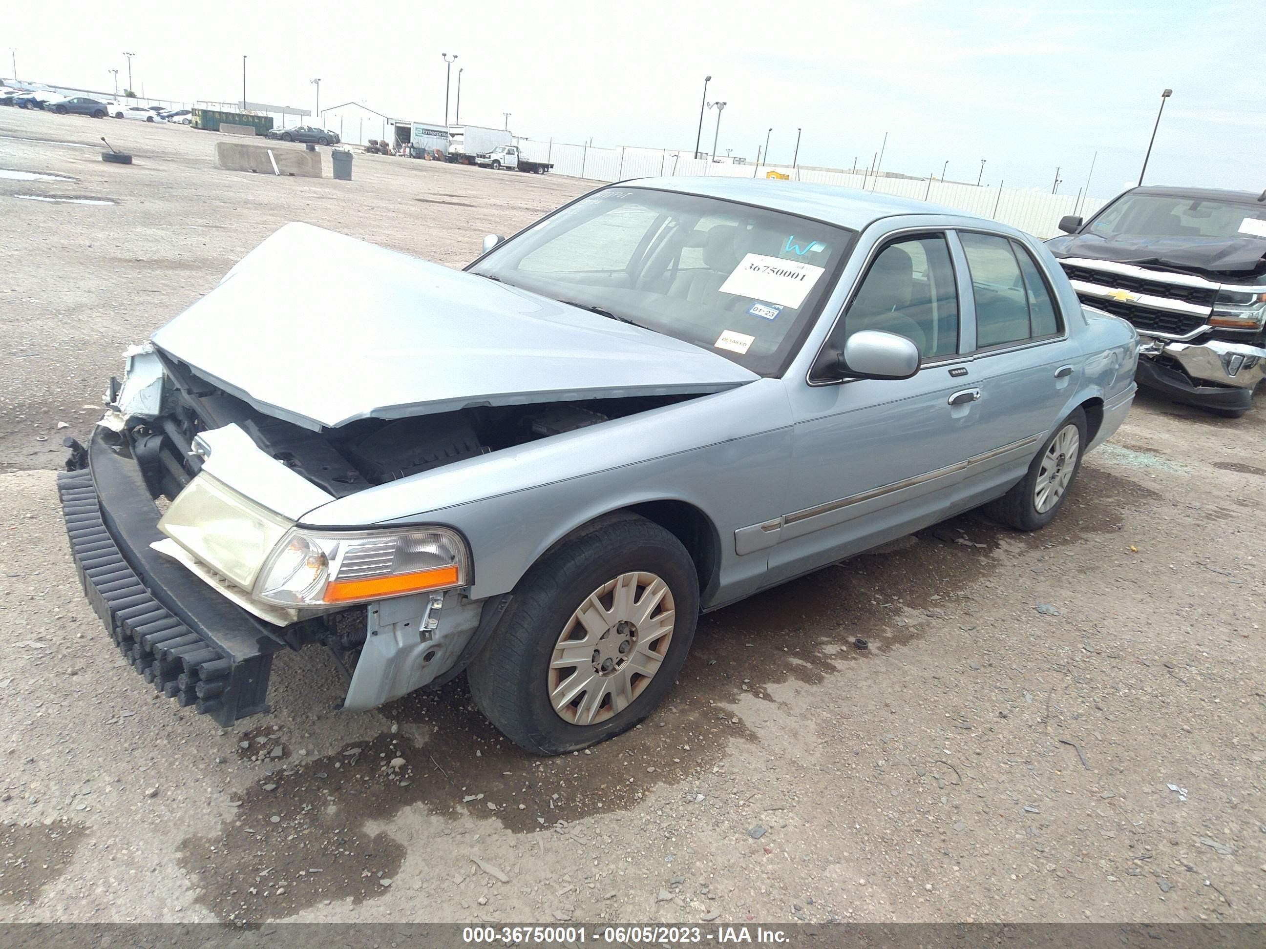 Photo 1 VIN: 2MEFM74W35X666380 - MERCURY GRAND MARQUIS 